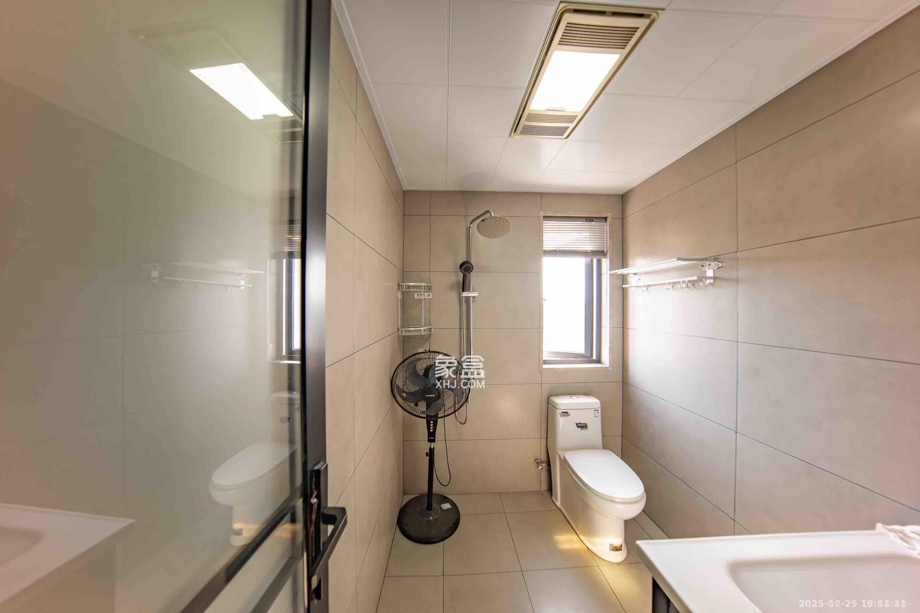 蔷薇国际  3室2厅2卫    2200.0元/月室内图