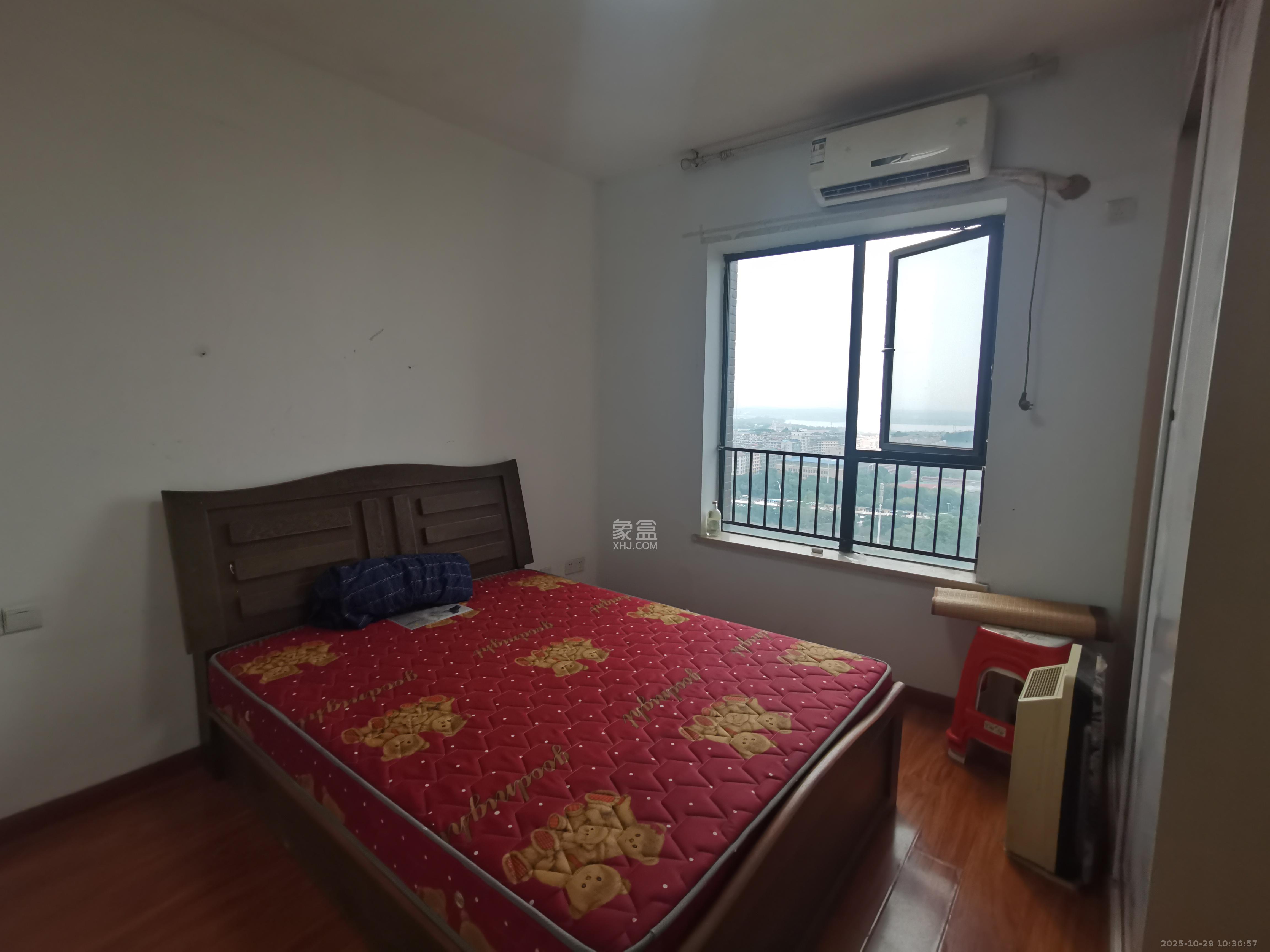 三一街区  3室2厅1卫    1800.0元/月室内图