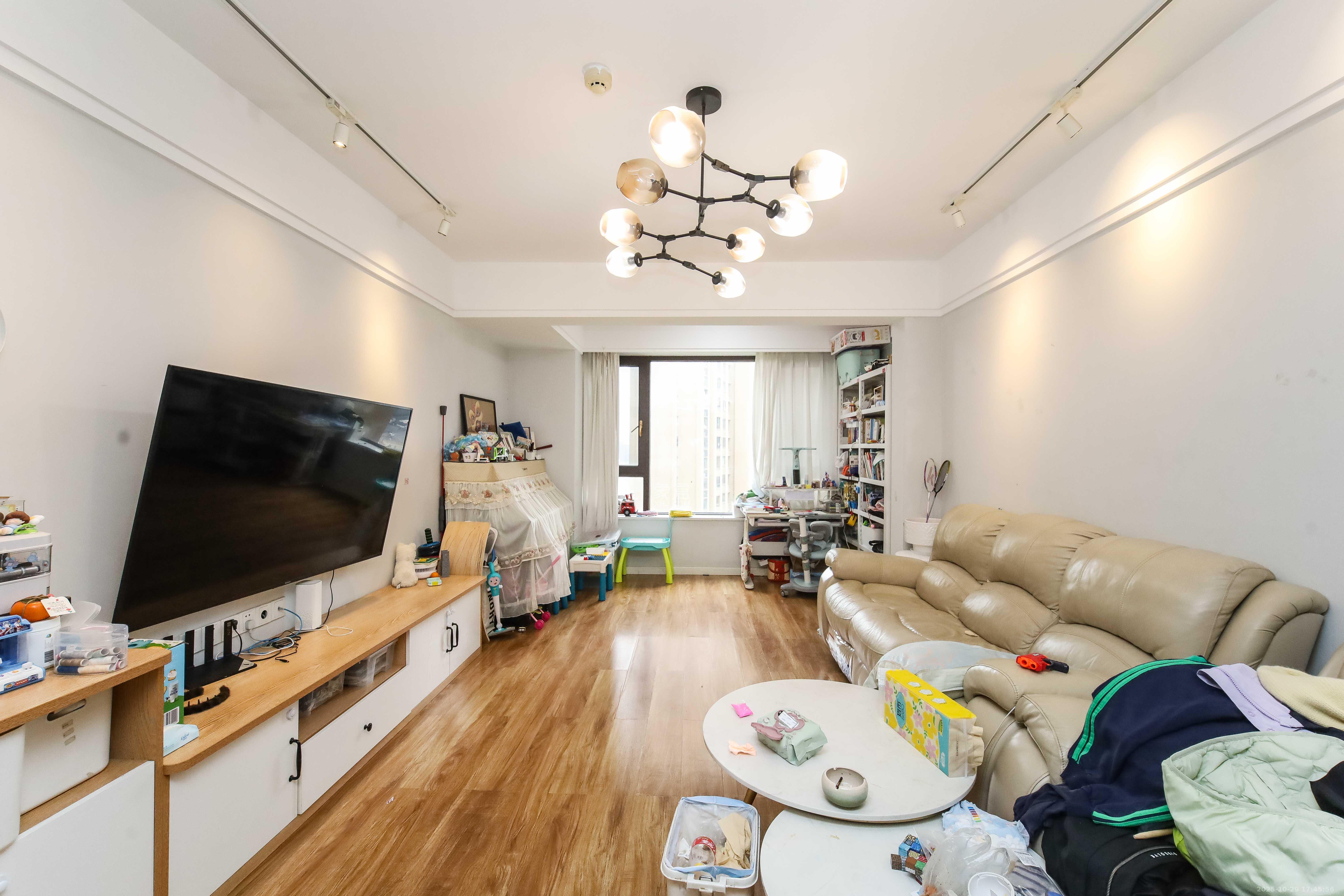 金地格林公馆 3室2厅1卫 145.0万 金地格林公馆 3室2厅1卫 145.0万客厅