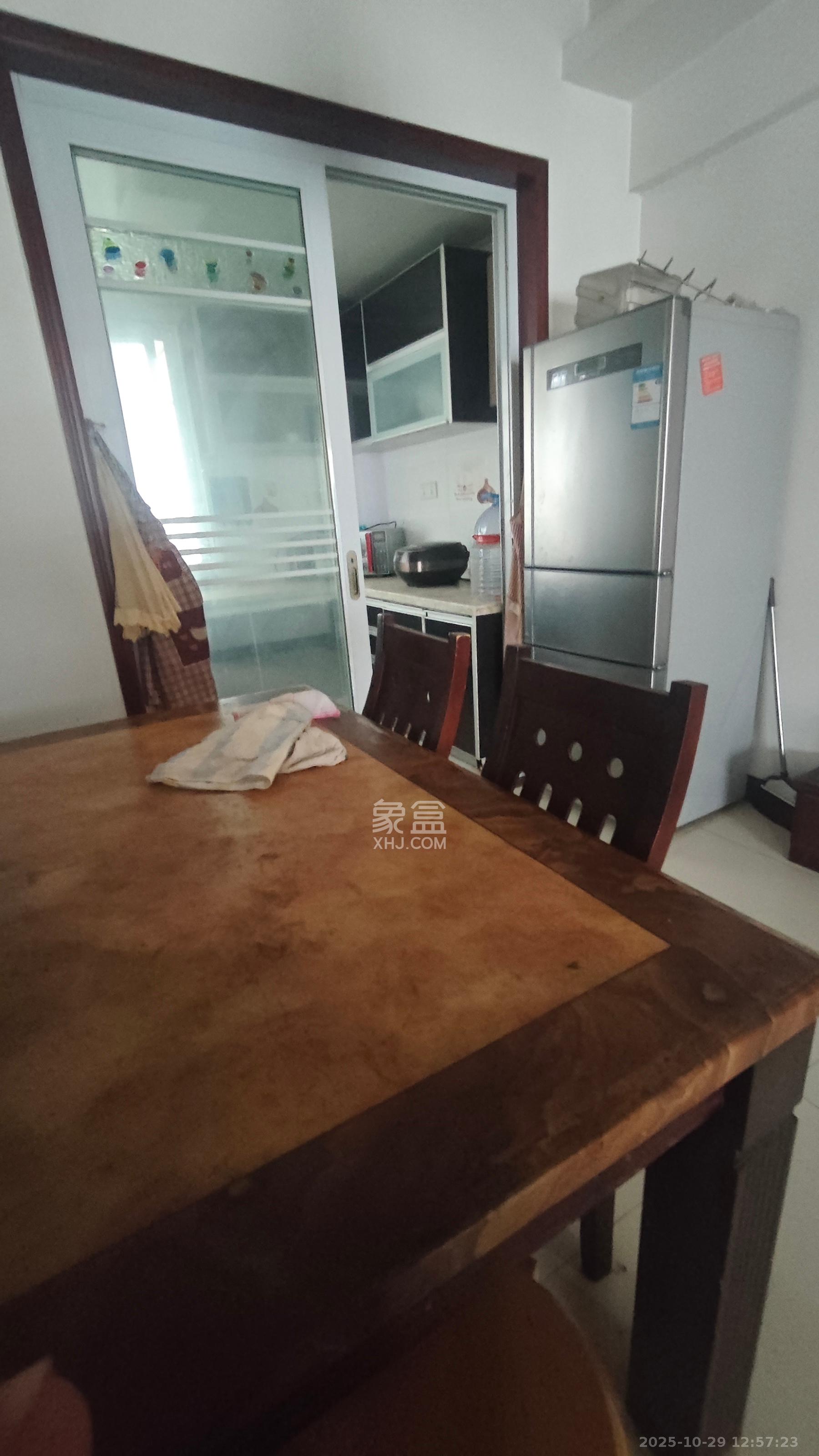 月湖兰庭  4室2厅2卫    2800.0元/月室内图