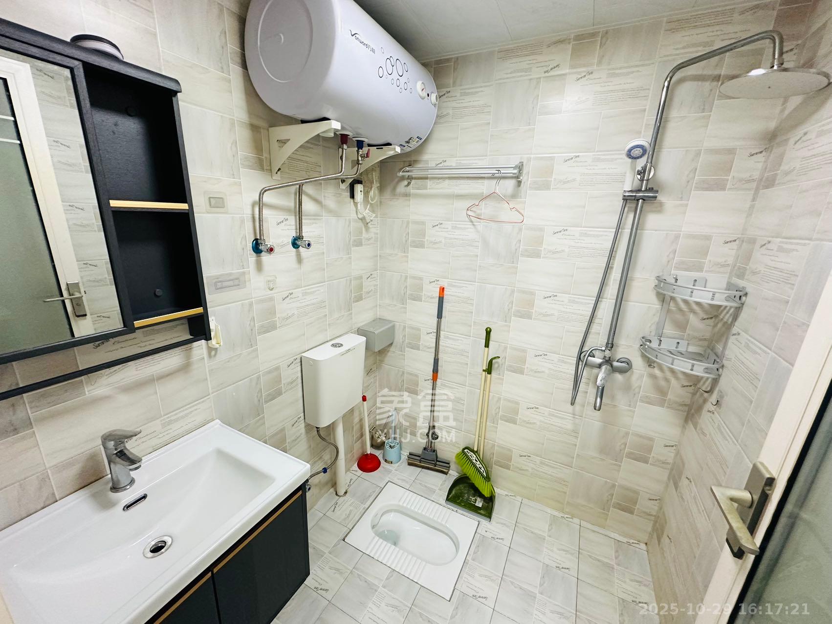 C-park天悦城(紫檀溪苑二期)  1室1厅1卫    1600.0元/月 C-park天悦城(紫檀溪苑二期)  1室1厅1卫    1600.0元/月室内图