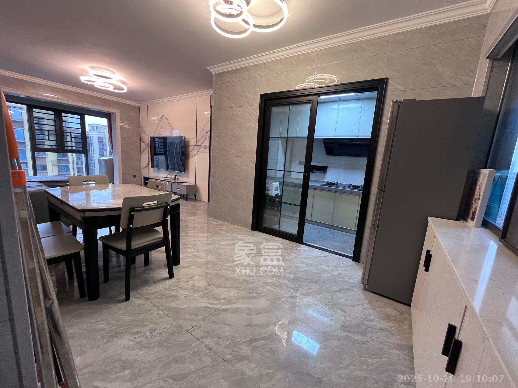 和润园三期  3室2厅1卫    2600.0元/月室内图