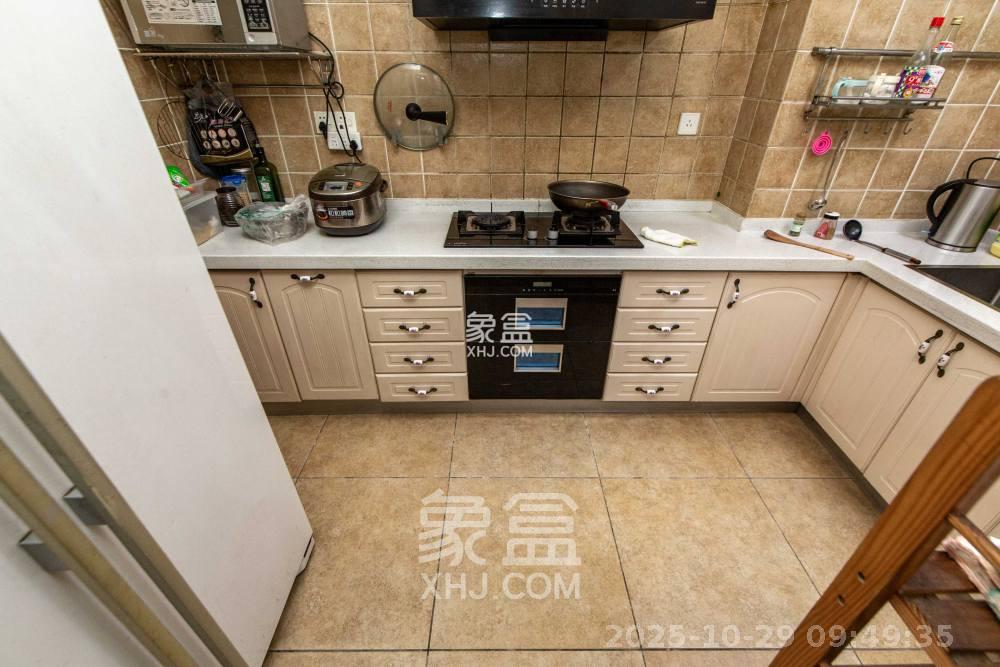 中城丽景香山园 5室2厅2卫 6000.0元/月 中城丽景香山园 5室2厅2卫 6000.0元/月室内图