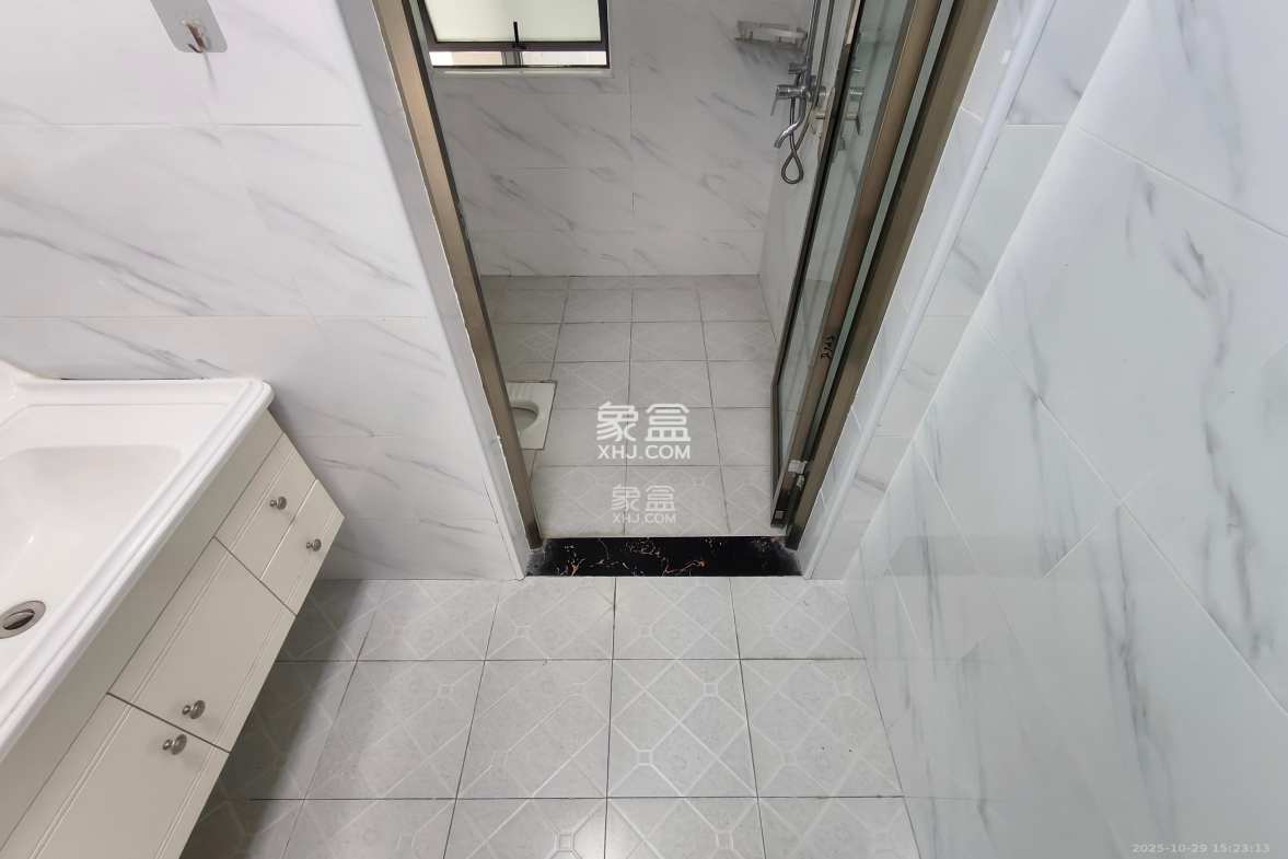 盛世耀凯 3室2厅2卫 2600.0元/月 盛世耀凯 3室2厅2卫 2600.0元/月室内图