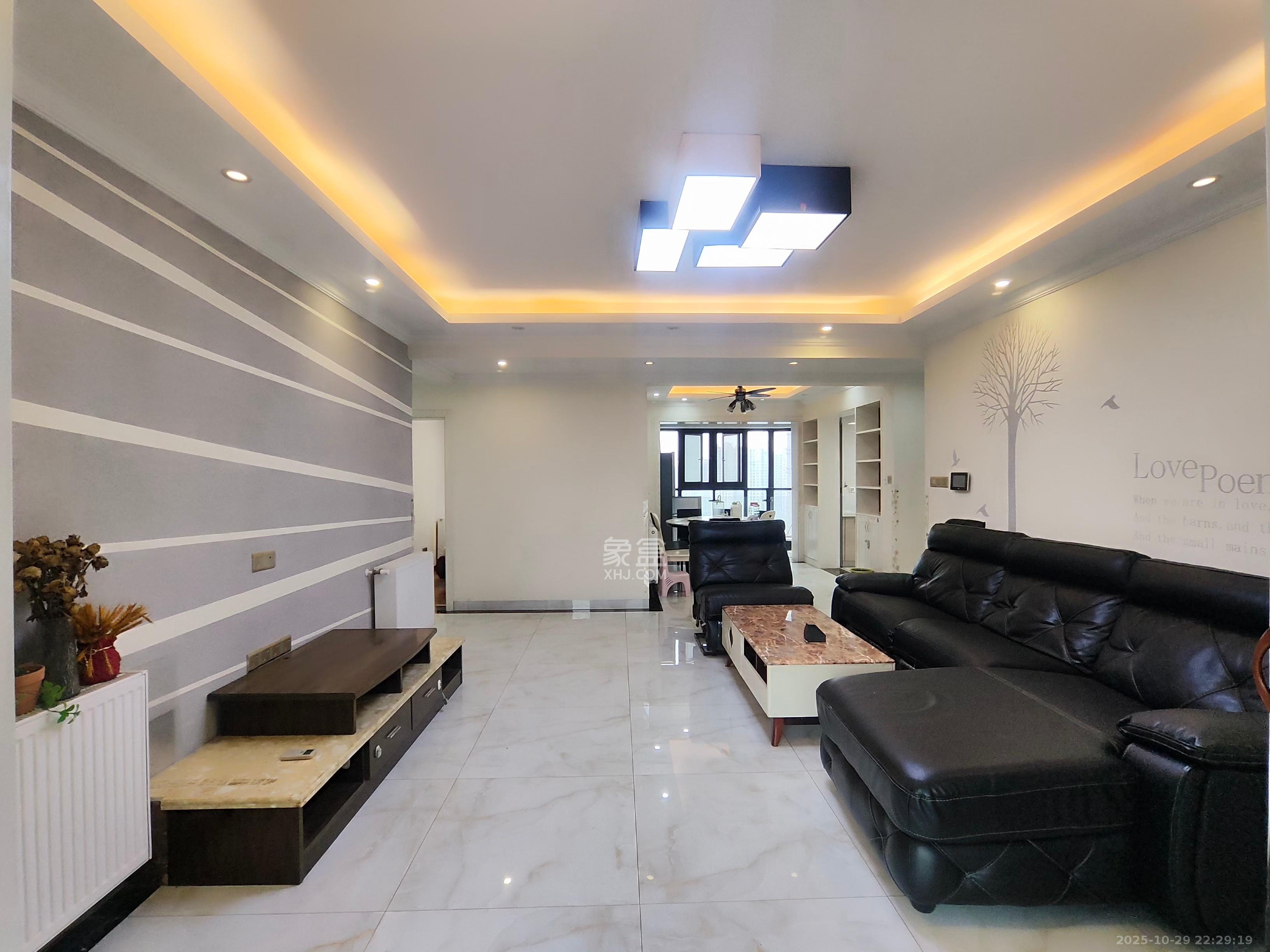 润和紫郡一期  5室2厅2卫    2500.0元/月 润和紫郡一期  5室2厅2卫    2500.0元/月室内图