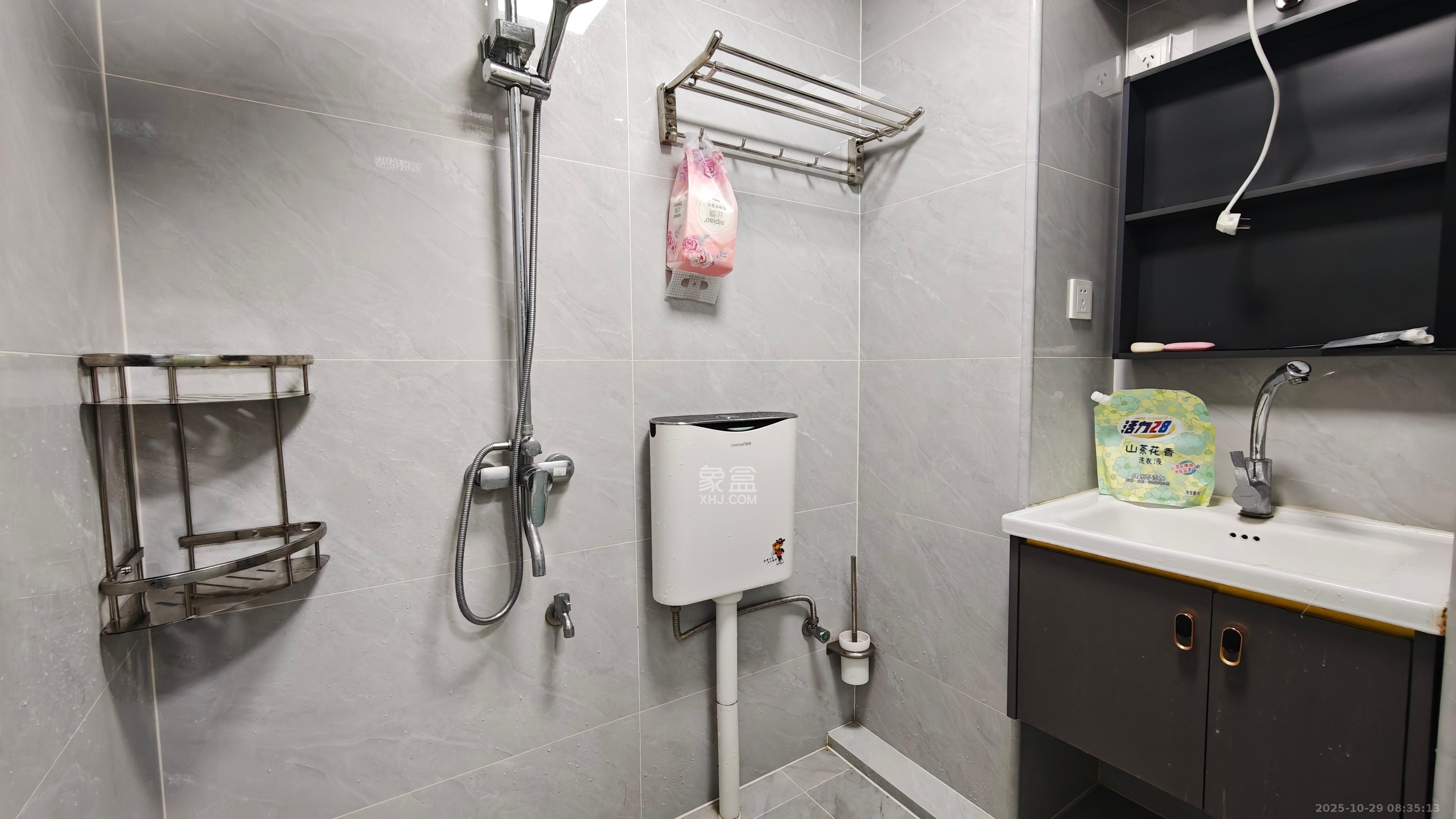 保利香槟国际  1室1厅1卫    1400.0元/月室内图