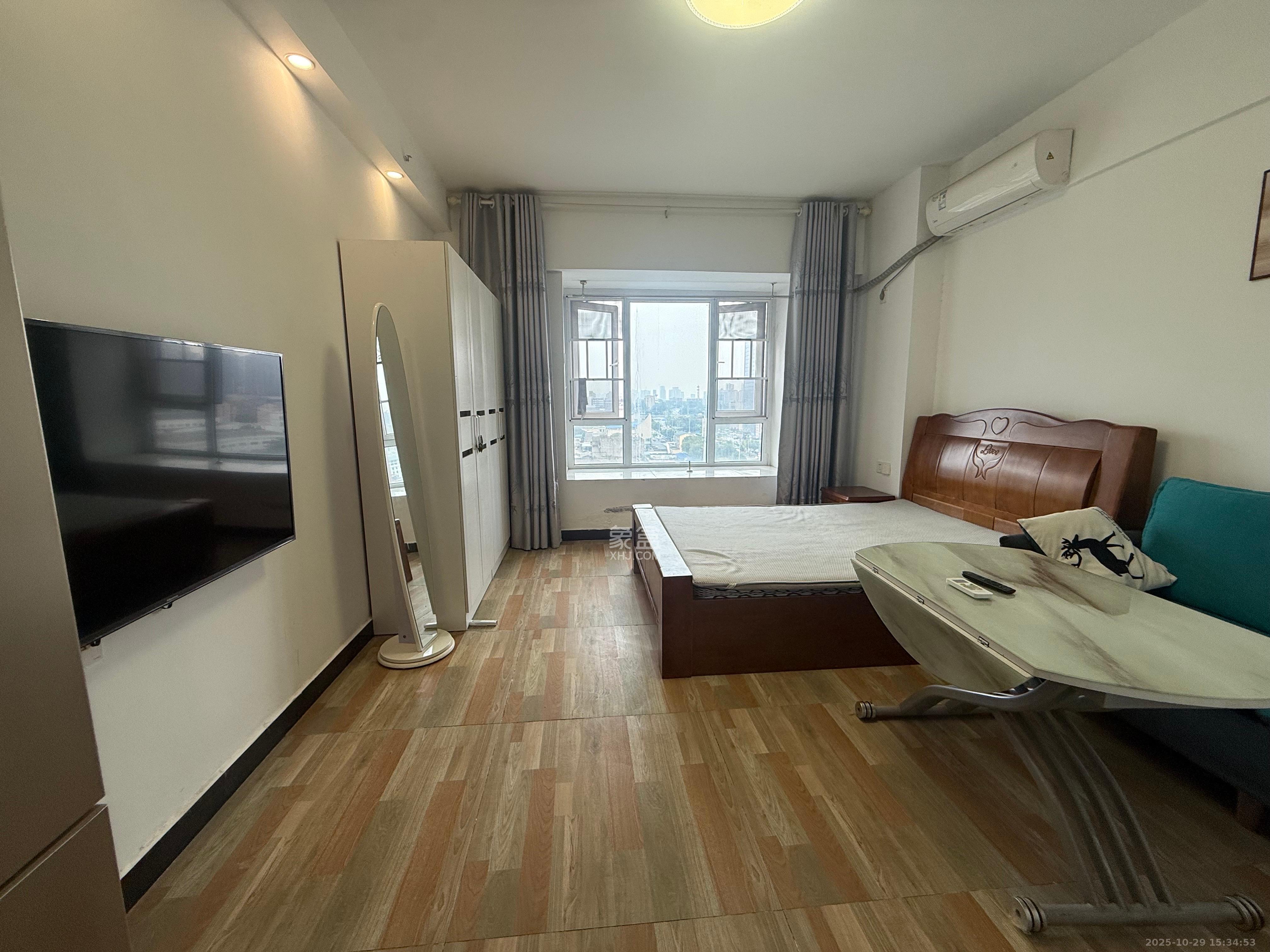 芙蓉万国城MOMA(卓越汇富苑)  1室1厅1卫    1300.0元/月 芙蓉万国城MOMA(卓越汇富苑)  1室1厅1卫    1300.0元/月室内图