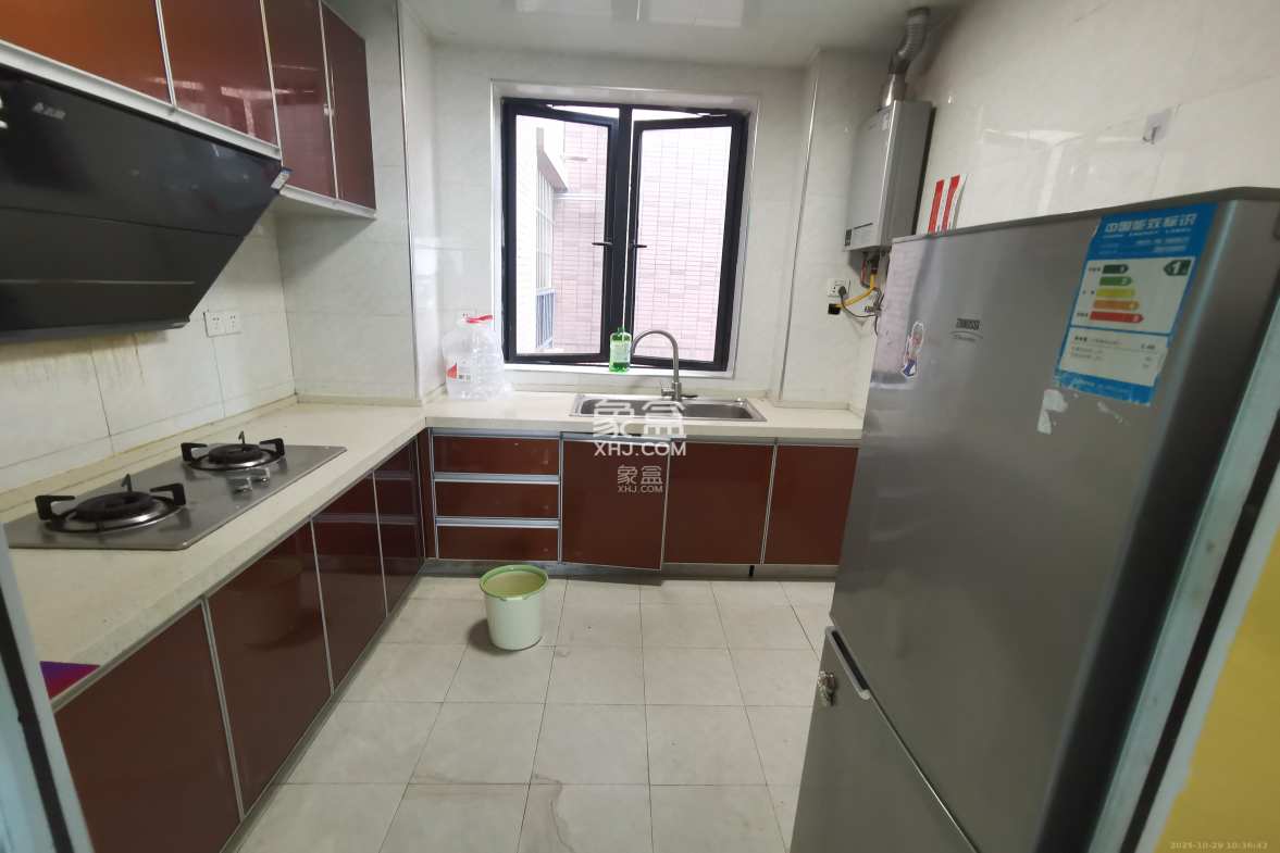 三一街区  3室2厅1卫    1800.0元/月 三一街区  3室2厅1卫    1800.0元/月室内图