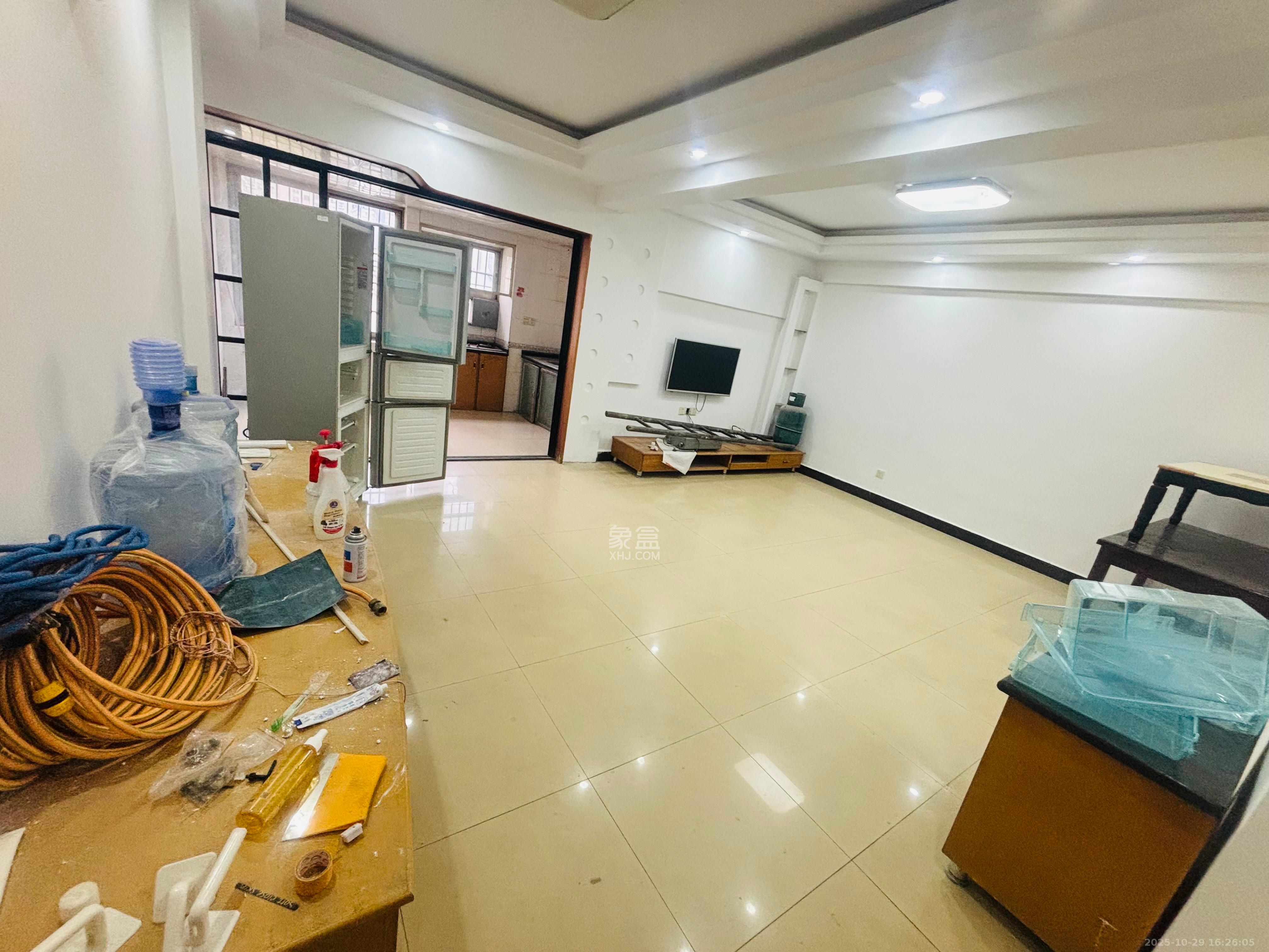 大众公寓(人人家宿舍) 1室0厅0卫 1600.0元/月 大众公寓(人人家宿舍) 1室0厅0卫 1600.0元/月室内图