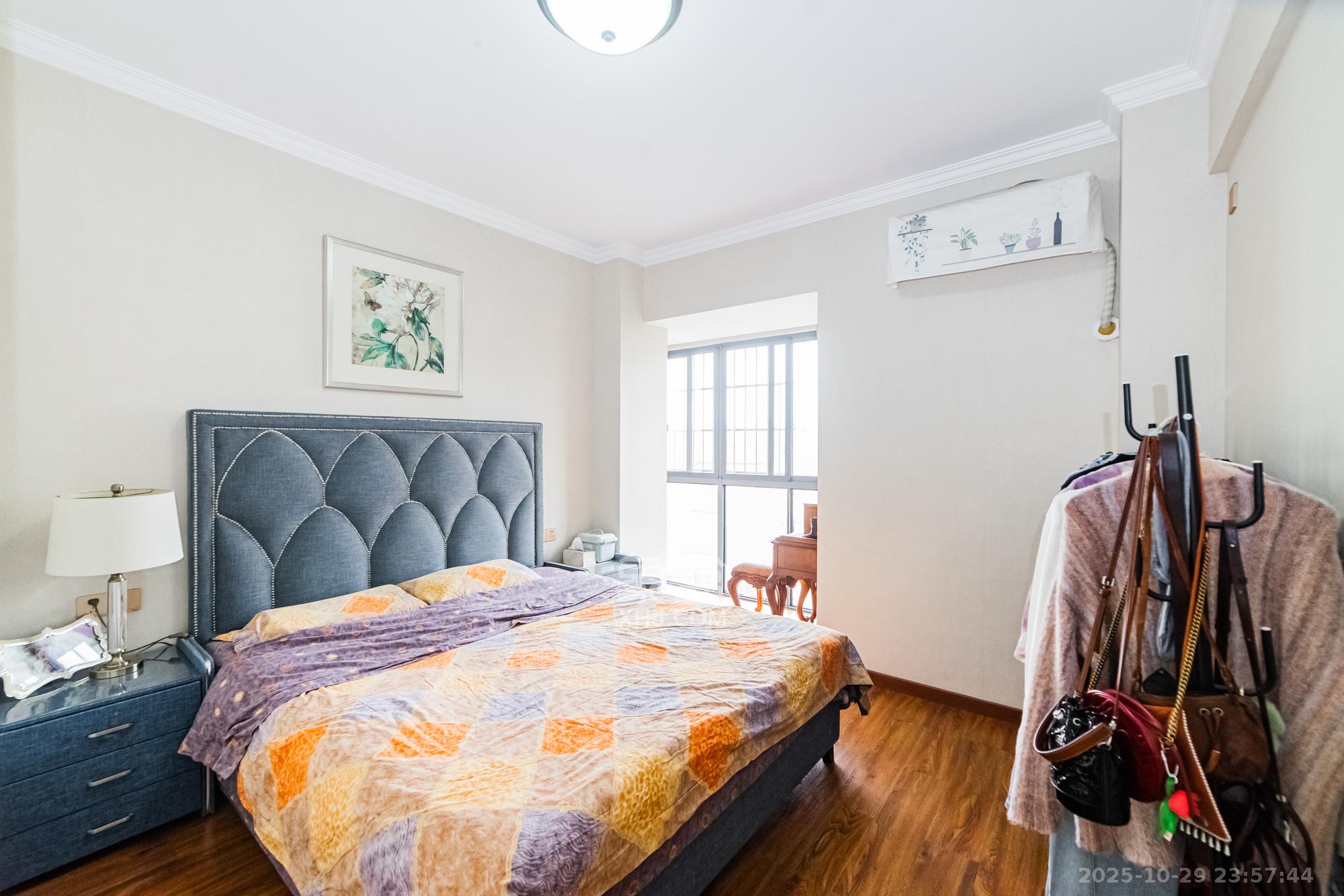 水岸兰庭  3室2厅1卫    108.0万卧室