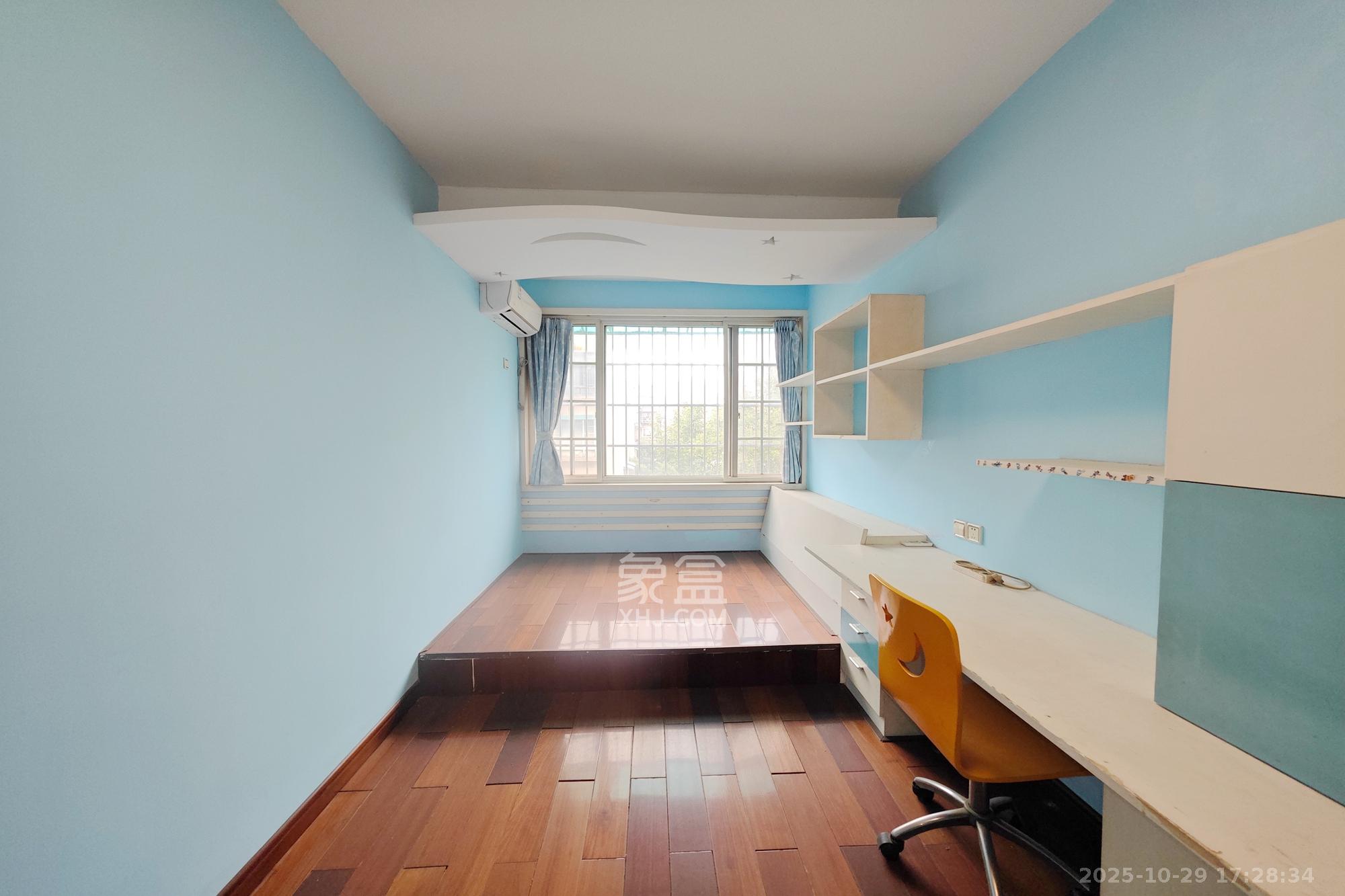 鑫天佳园  4室2厅2卫    118.0万卧室