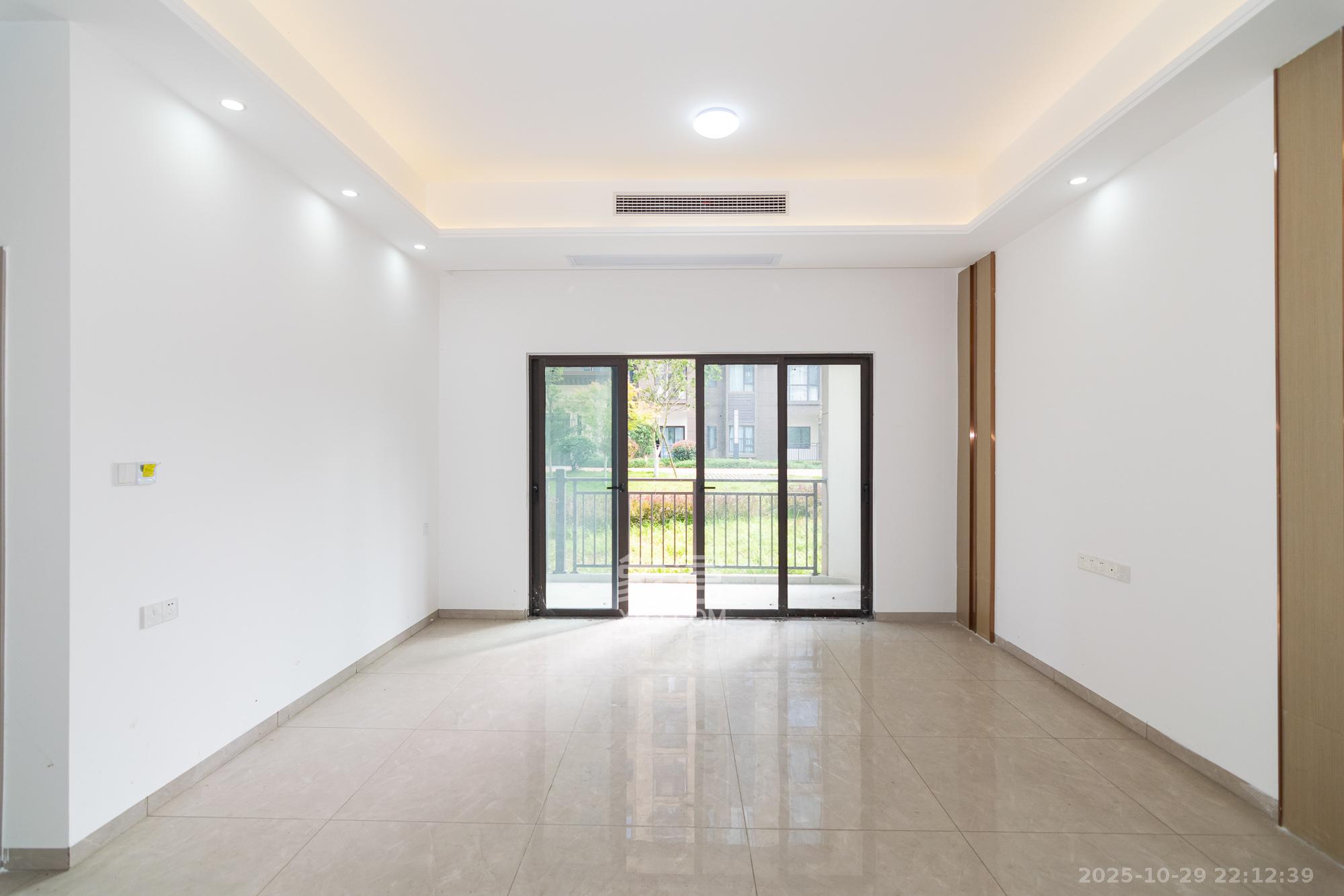 春晖花园  5室1厅2卫    110.0万 春晖花园  5室1厅2卫    110.0万客厅