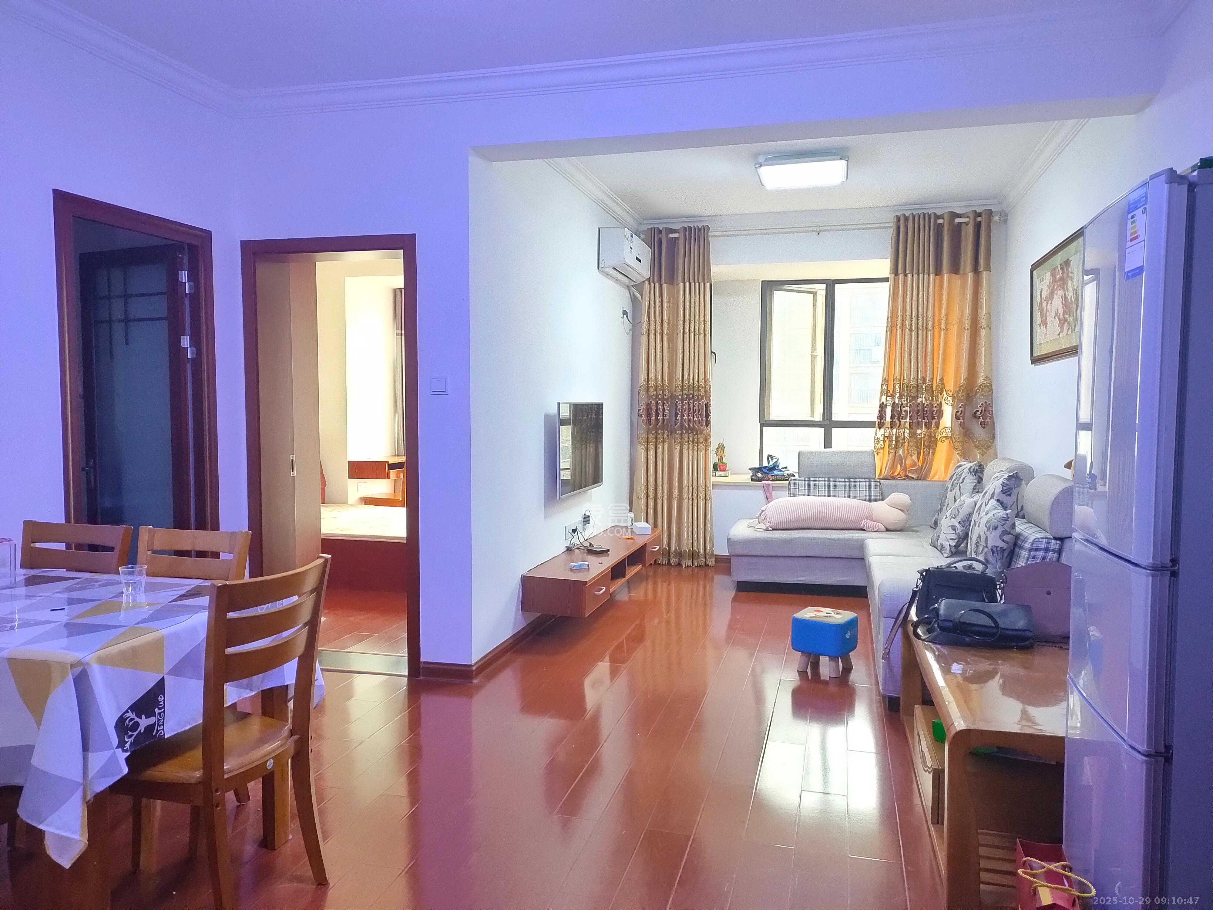 百纳广场（百纳公寓）  1室1厅1卫    2000.0元/月室内图