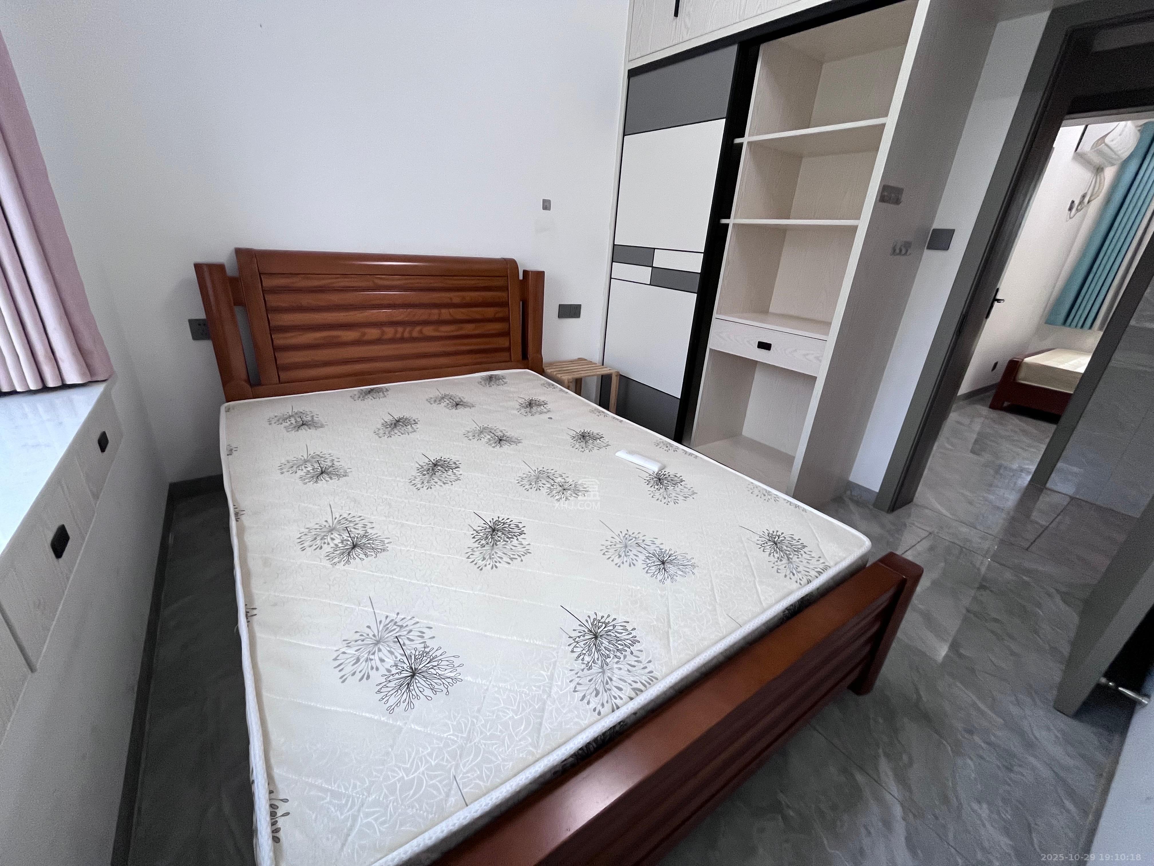 和润园三期  3室2厅1卫    2600.0元/月室内图