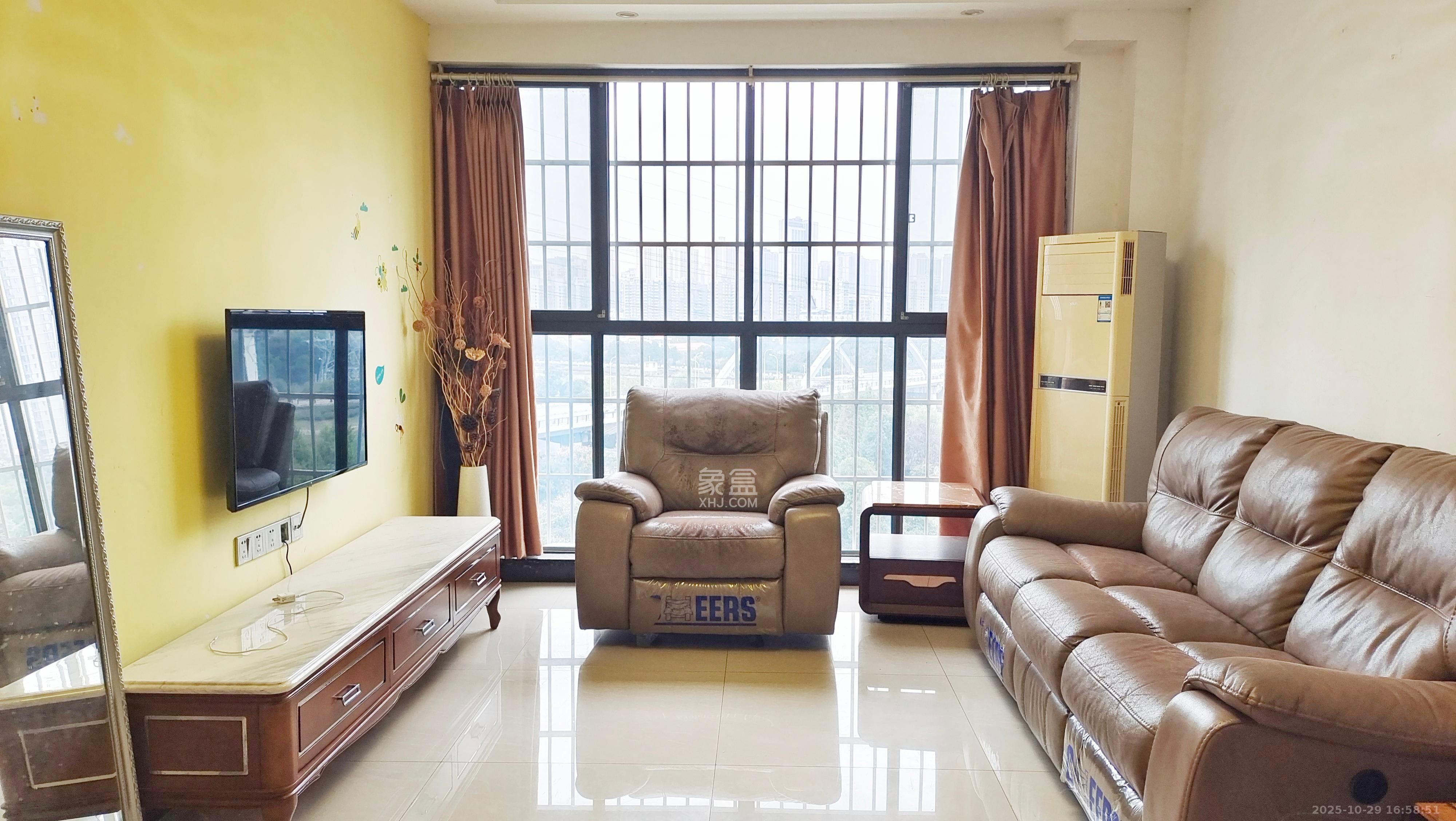 江河双水湾  2室1厅1卫    2100.0元/月 江河双水湾  2室1厅1卫    2100.0元/月