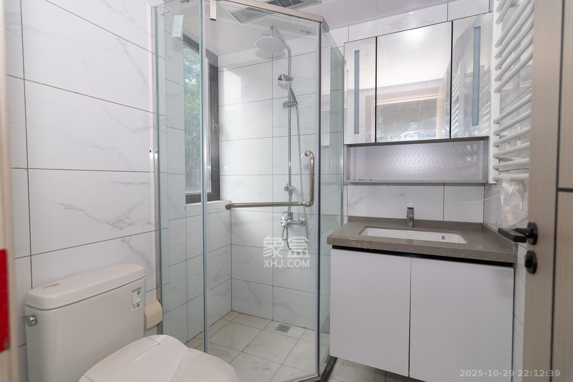 春晖花园  5室1厅2卫    110.0万 春晖花园  5室1厅2卫    110.0万卫生间