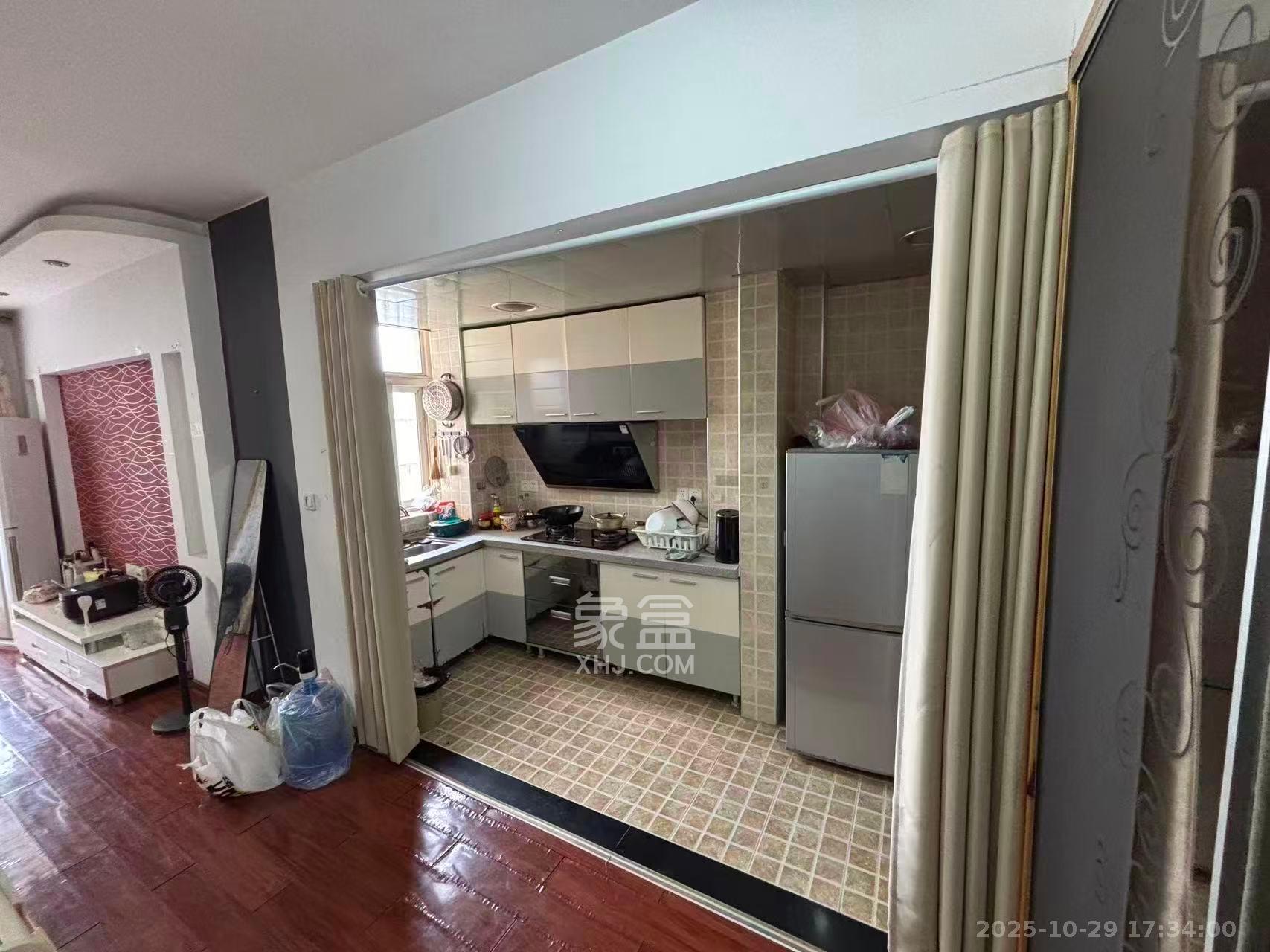 金碧文华  1室1厅1卫    1500.0元/月 金碧文华  1室1厅1卫    1500.0元/月室内图