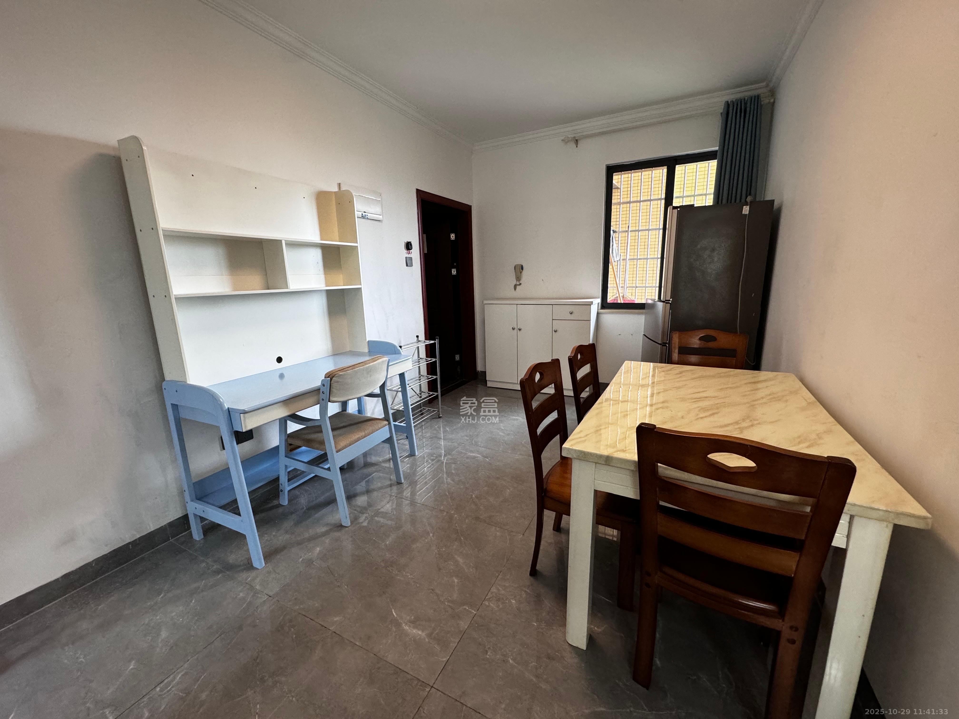 星城新宇川河苑  3室2厅1卫    2000.0元/月 星城新宇川河苑  3室2厅1卫    2000.0元/月室内图