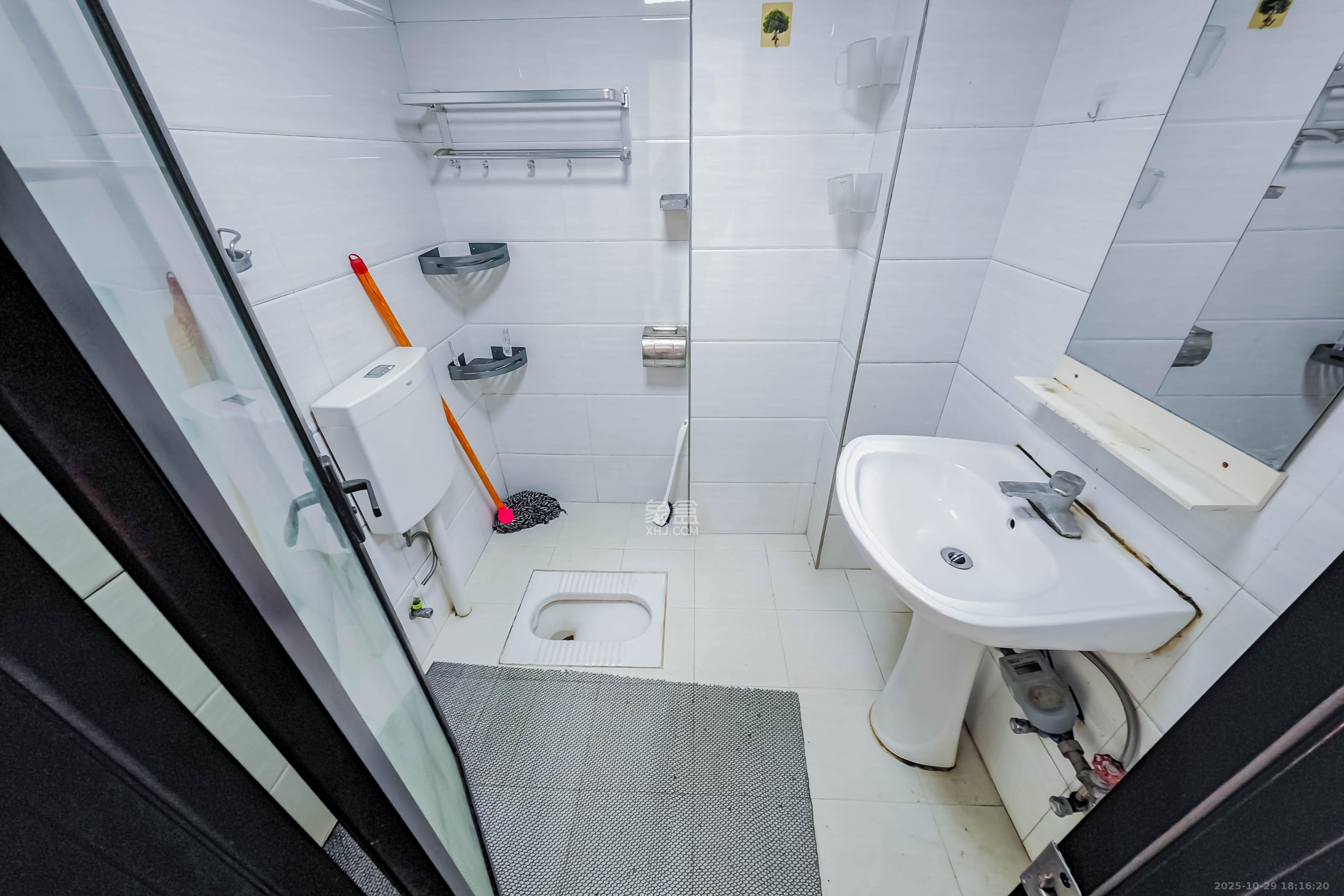 万树丹堤  2室1厅1卫    66.0万卫生间