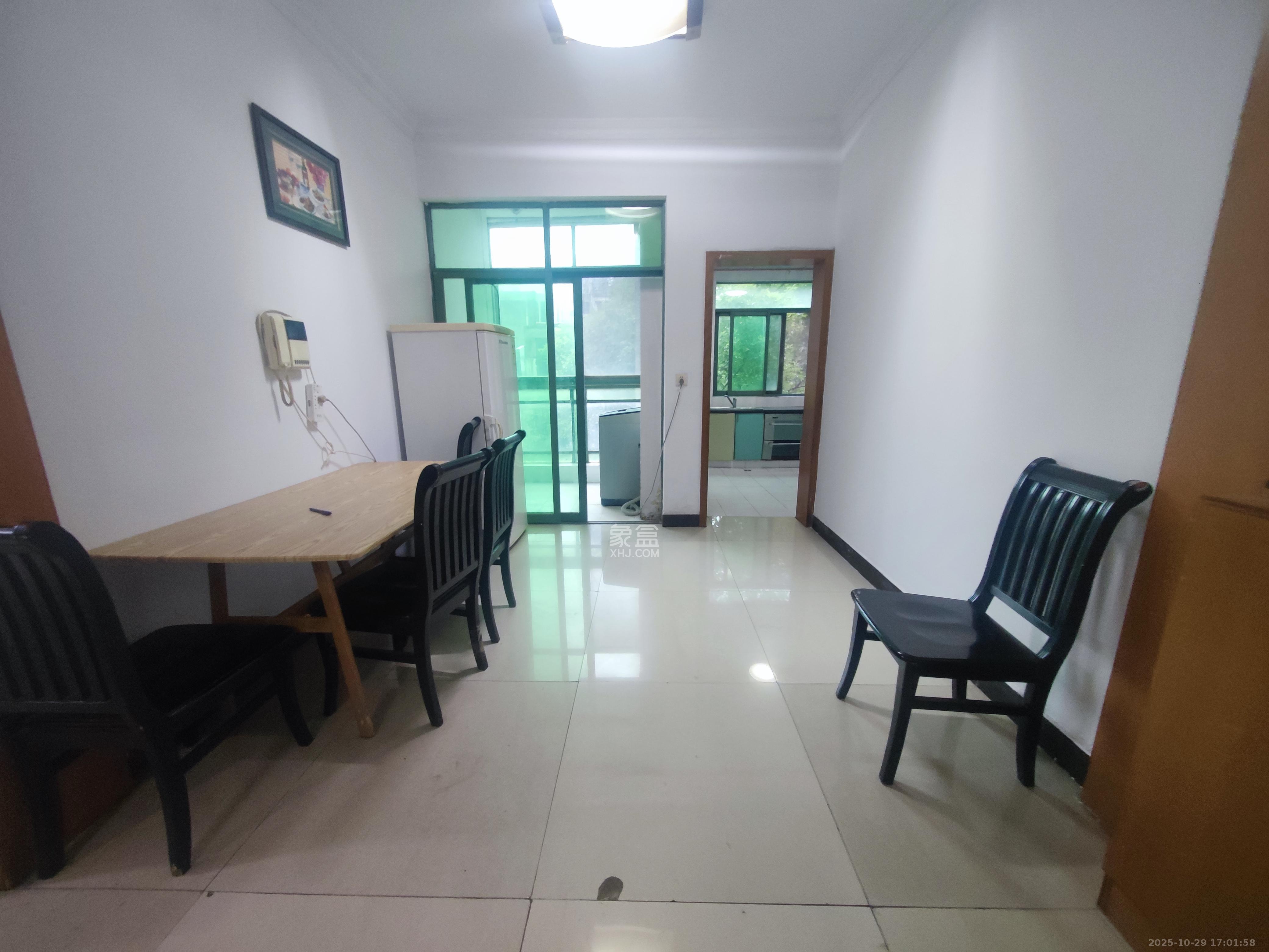 颐美园  3室1厅1卫    2500.0元/月室内图