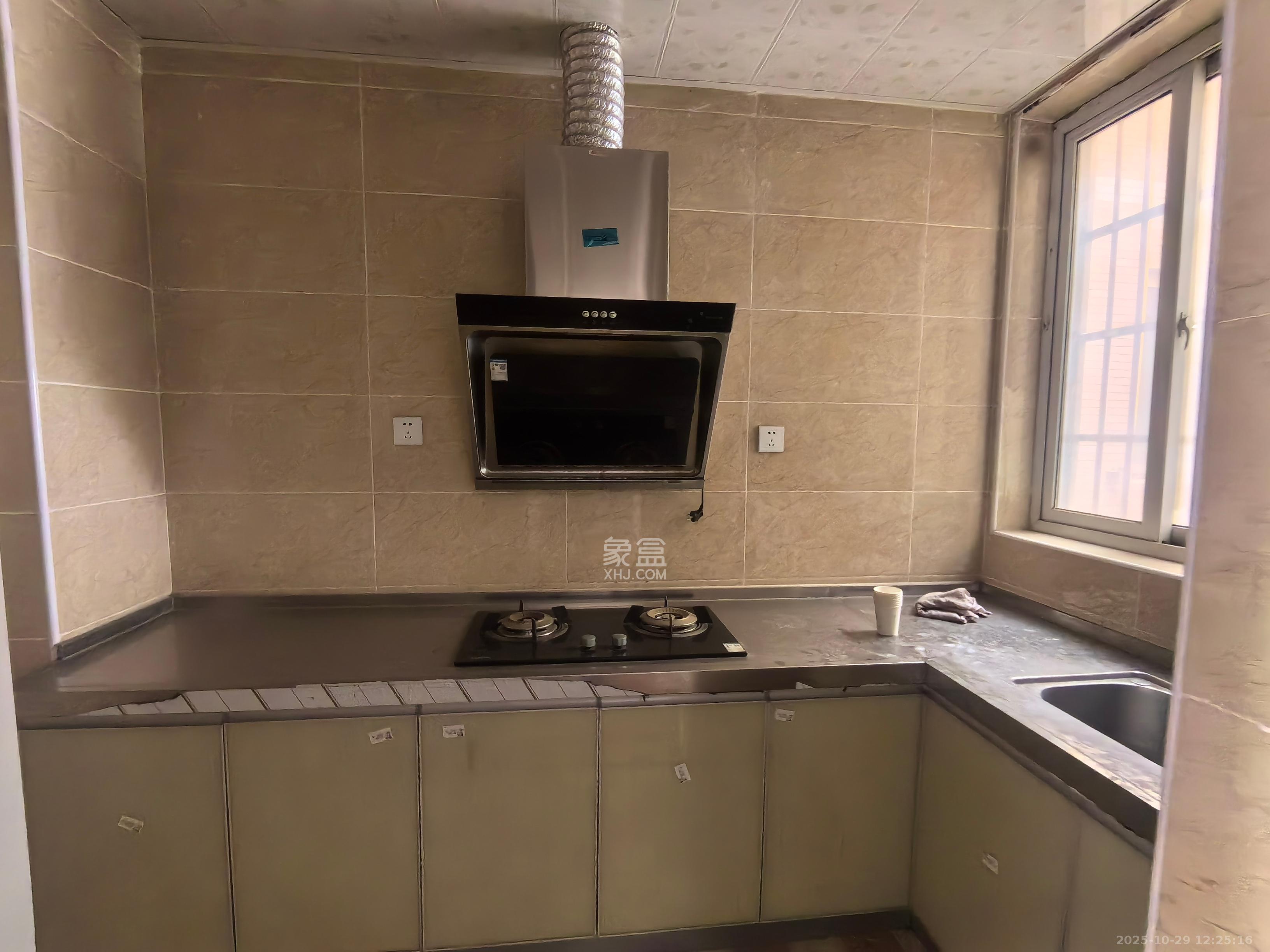 南郡雅园  4室2厅2卫    1200.0元/月室内图