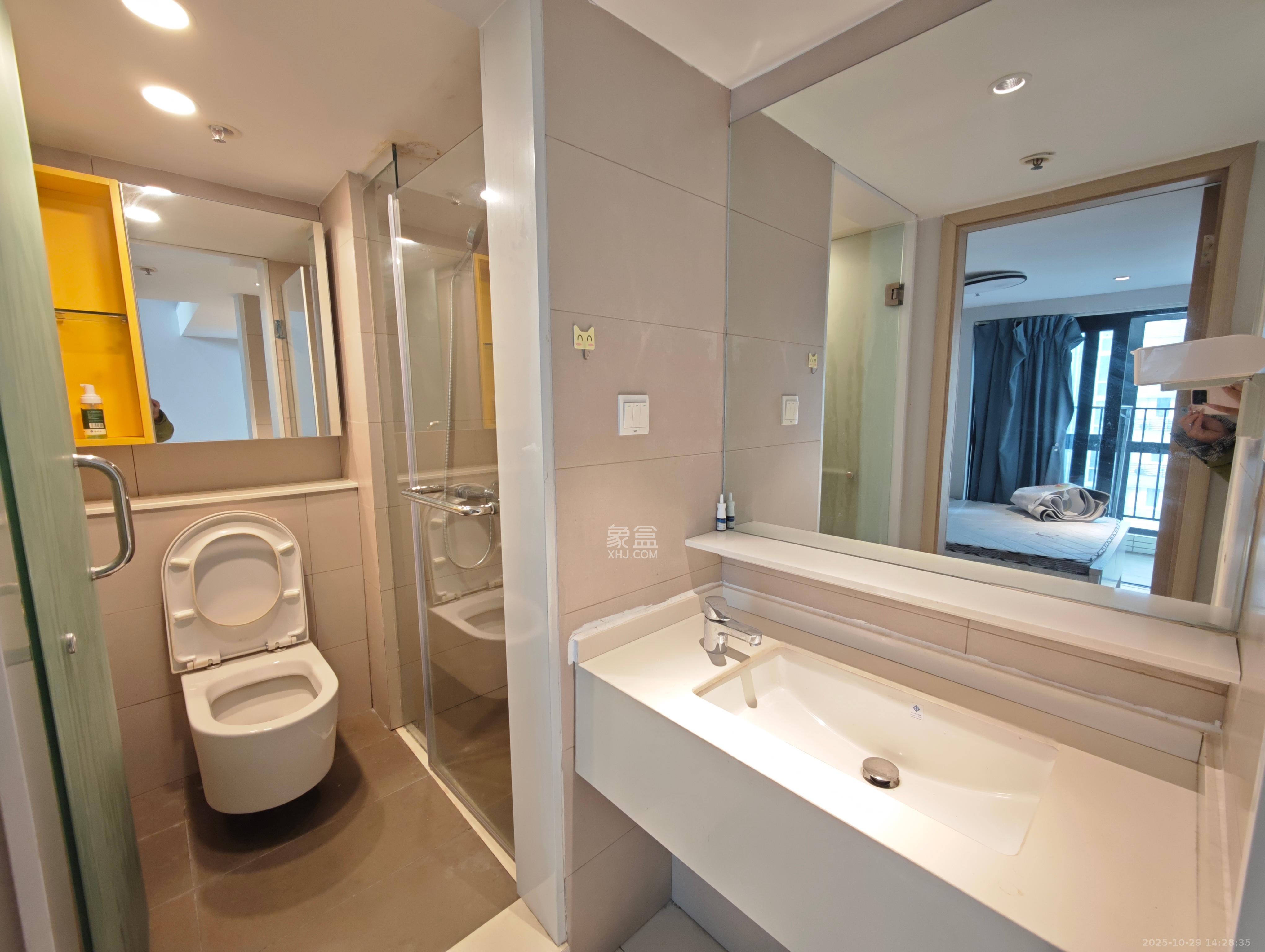 时代年华  3室2厅2卫    1500.0元/月 时代年华  3室2厅2卫    1500.0元/月室内图