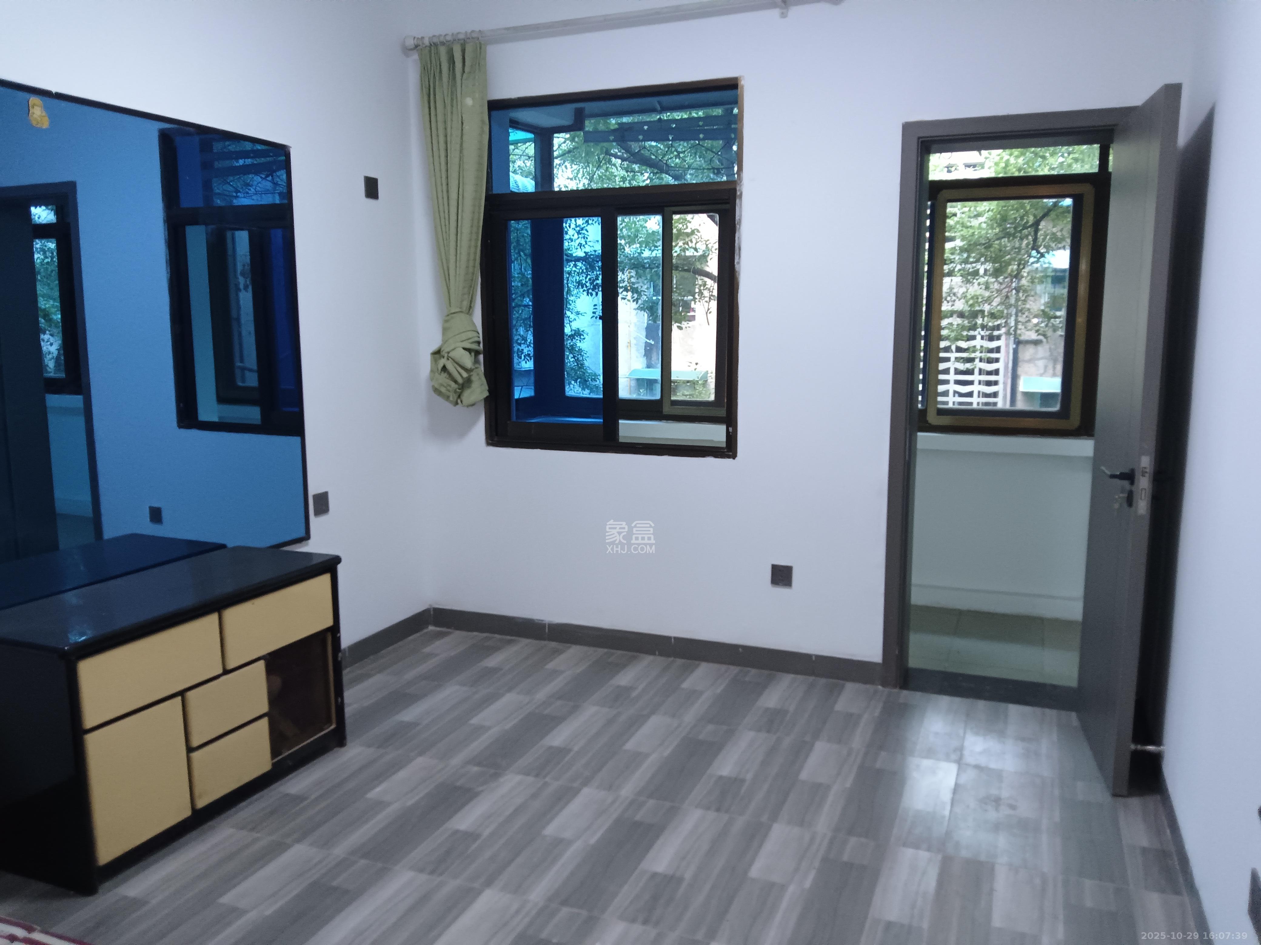 牛角塘社区  2室1厅1卫    1500.0元/月室内图