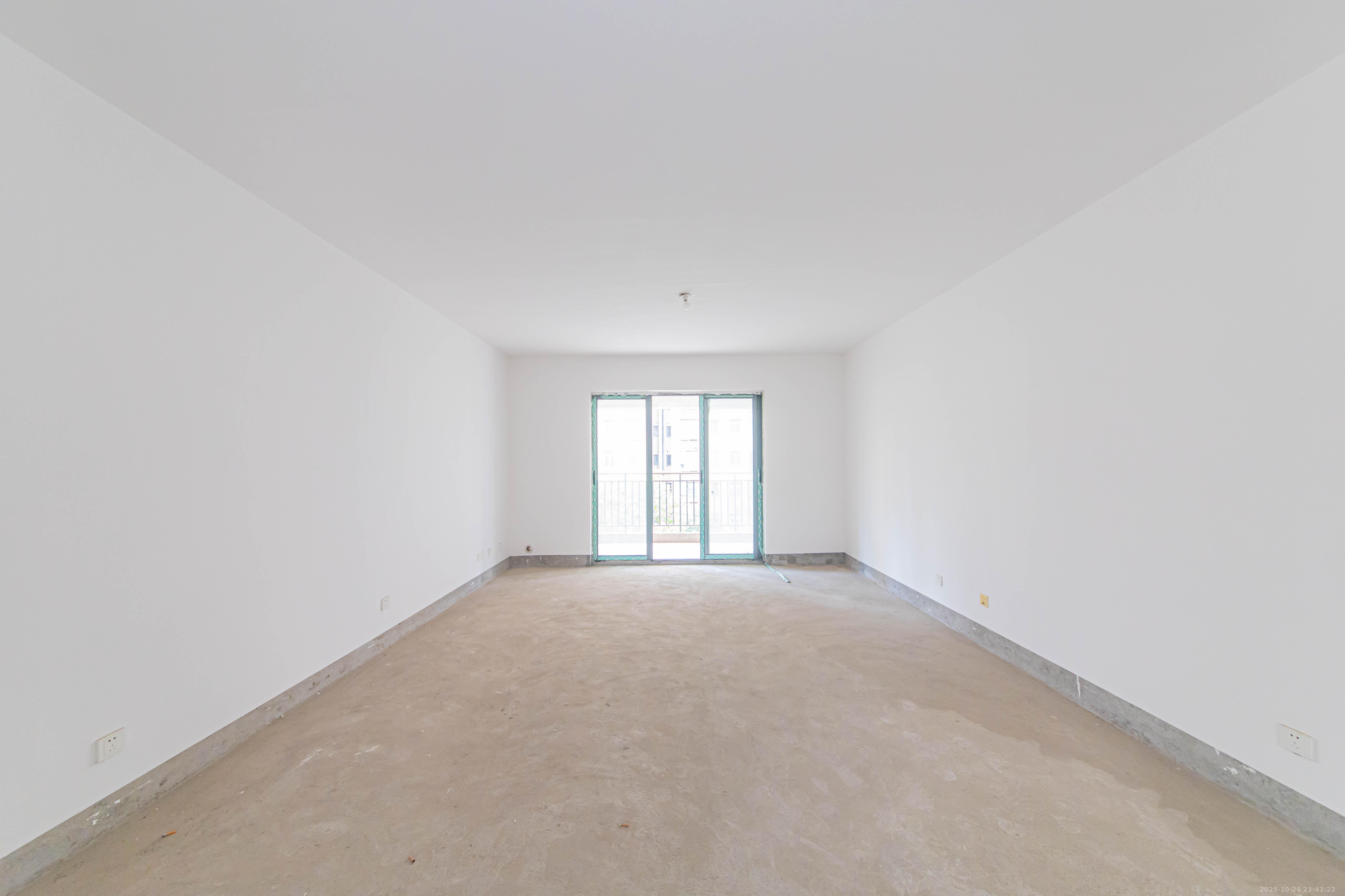 和美星城 4室2厅2卫 110.0万 和美星城 4室2厅2卫 110.0万客厅