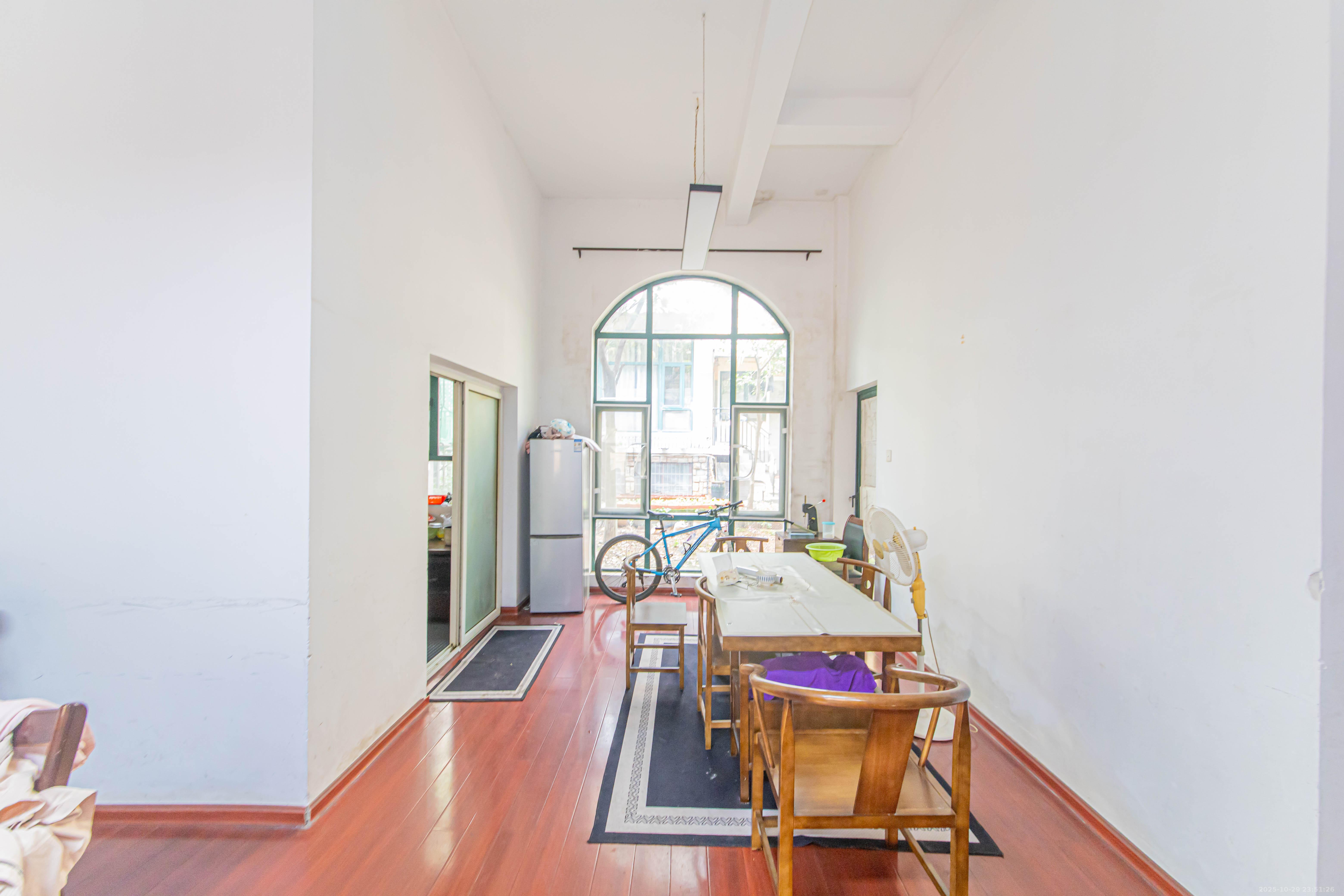 御邦 6室3厅4卫 225.0万 御邦 6室3厅4卫 225.0万客厅