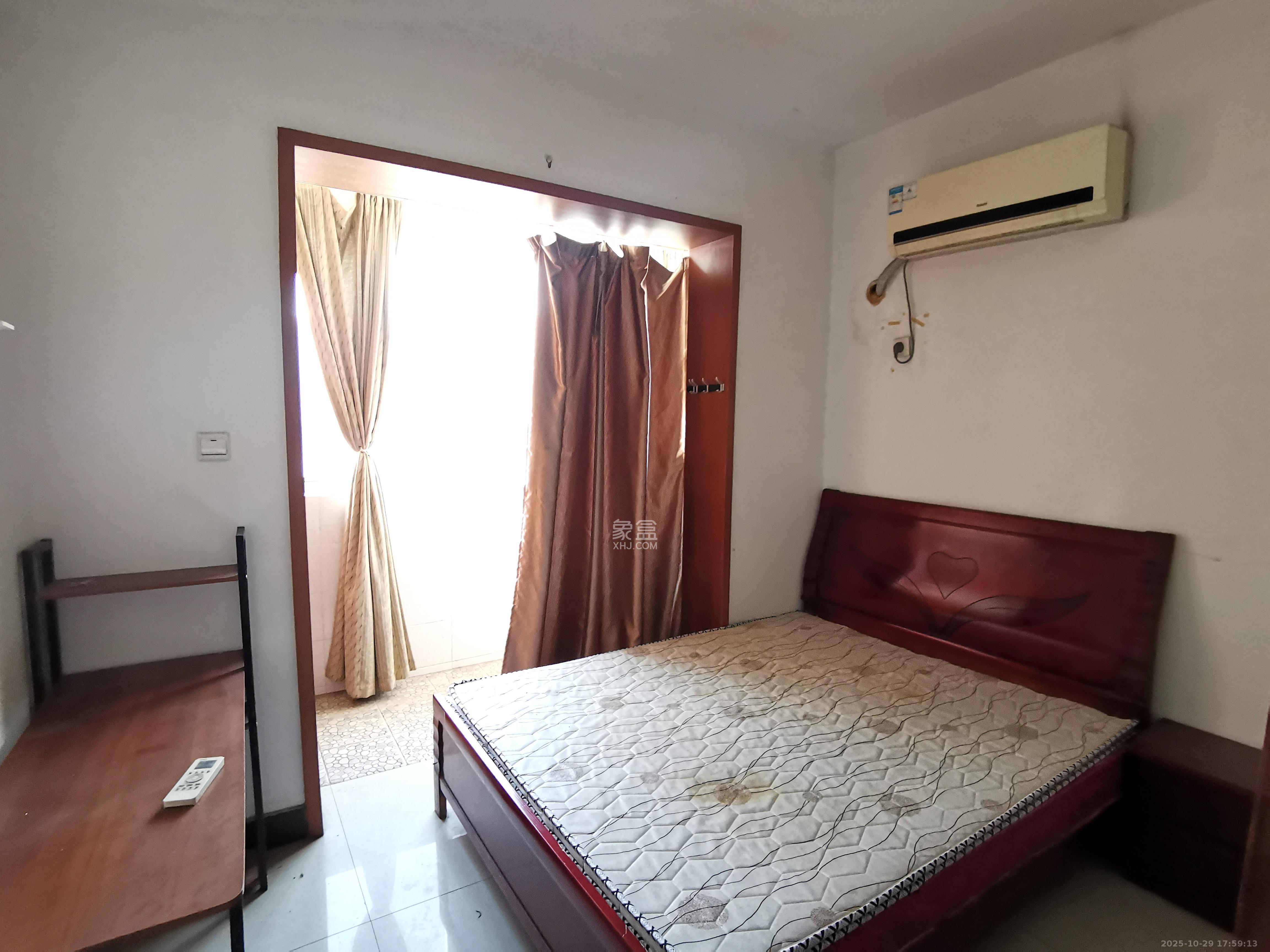 上河国际B座  1室2厅1卫    1500.0元/月 上河国际B座  1室2厅1卫    1500.0元/月室内图