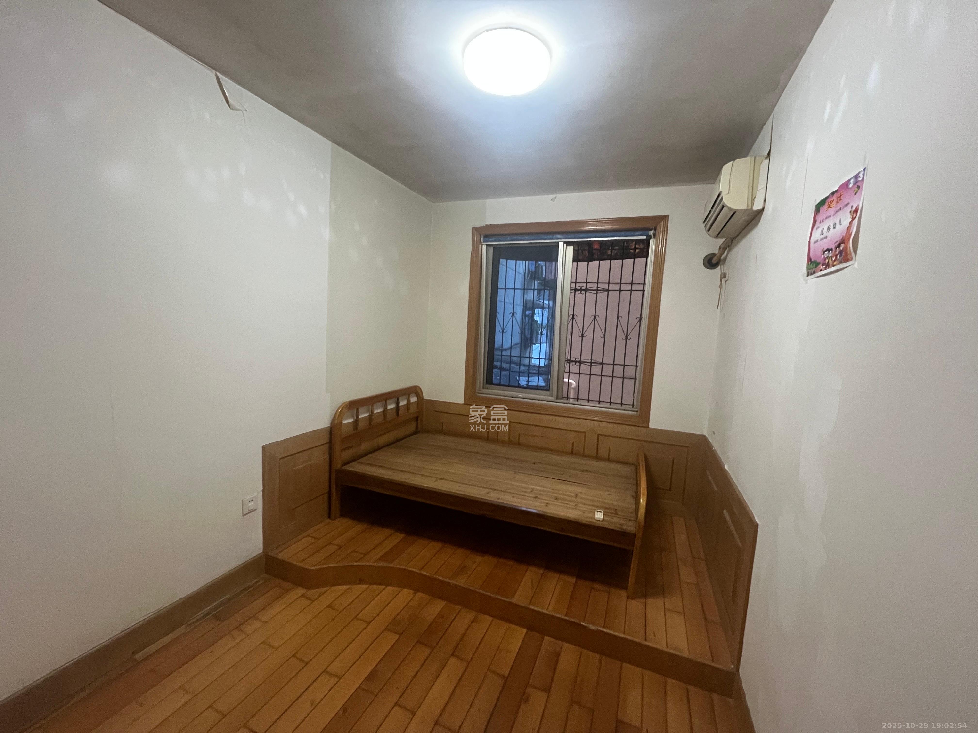 学宫公寓  3室1厅1卫    2500.0元/月室内图