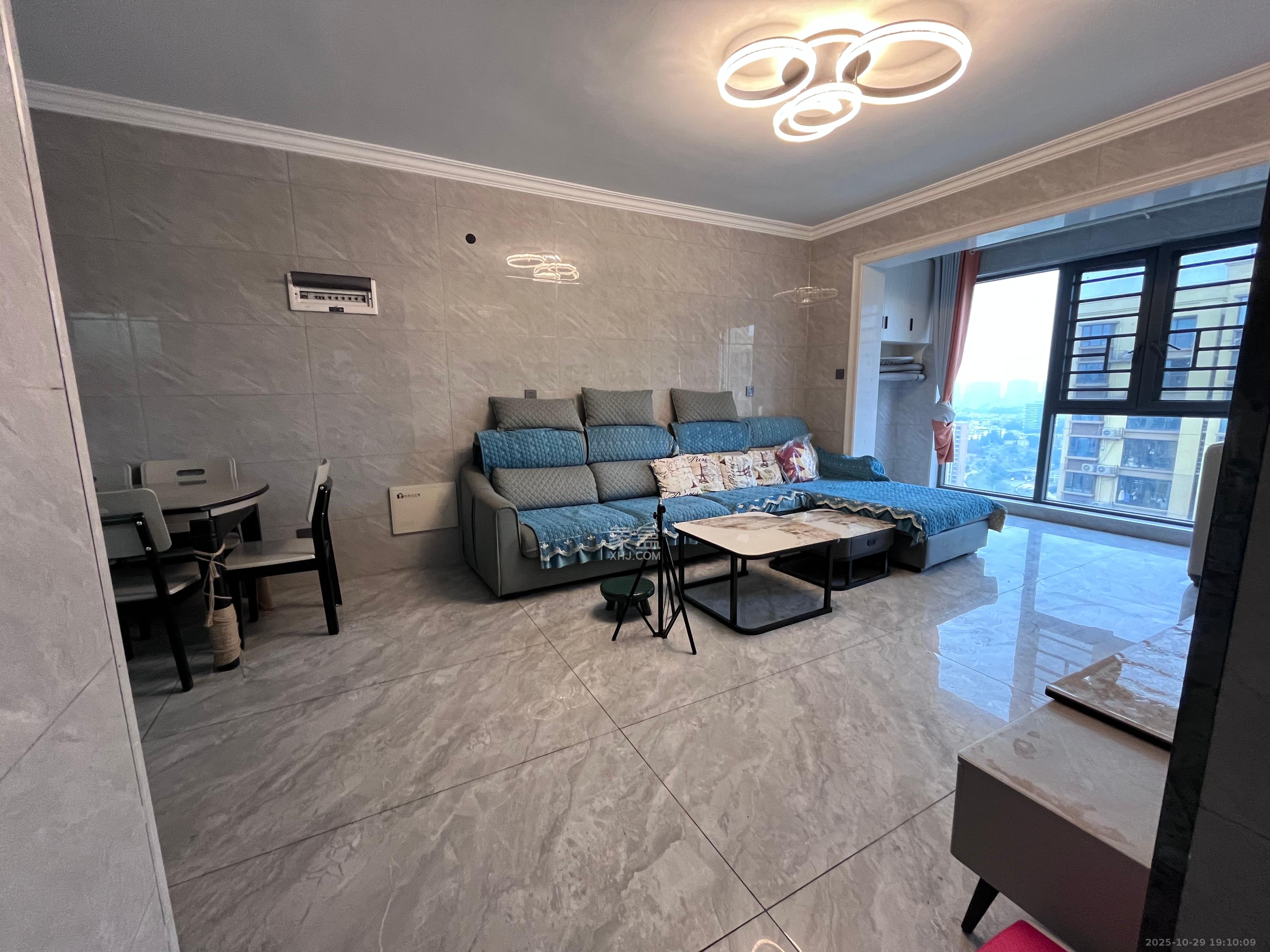 和润园三期  3室2厅1卫    2600.0元/月室内图