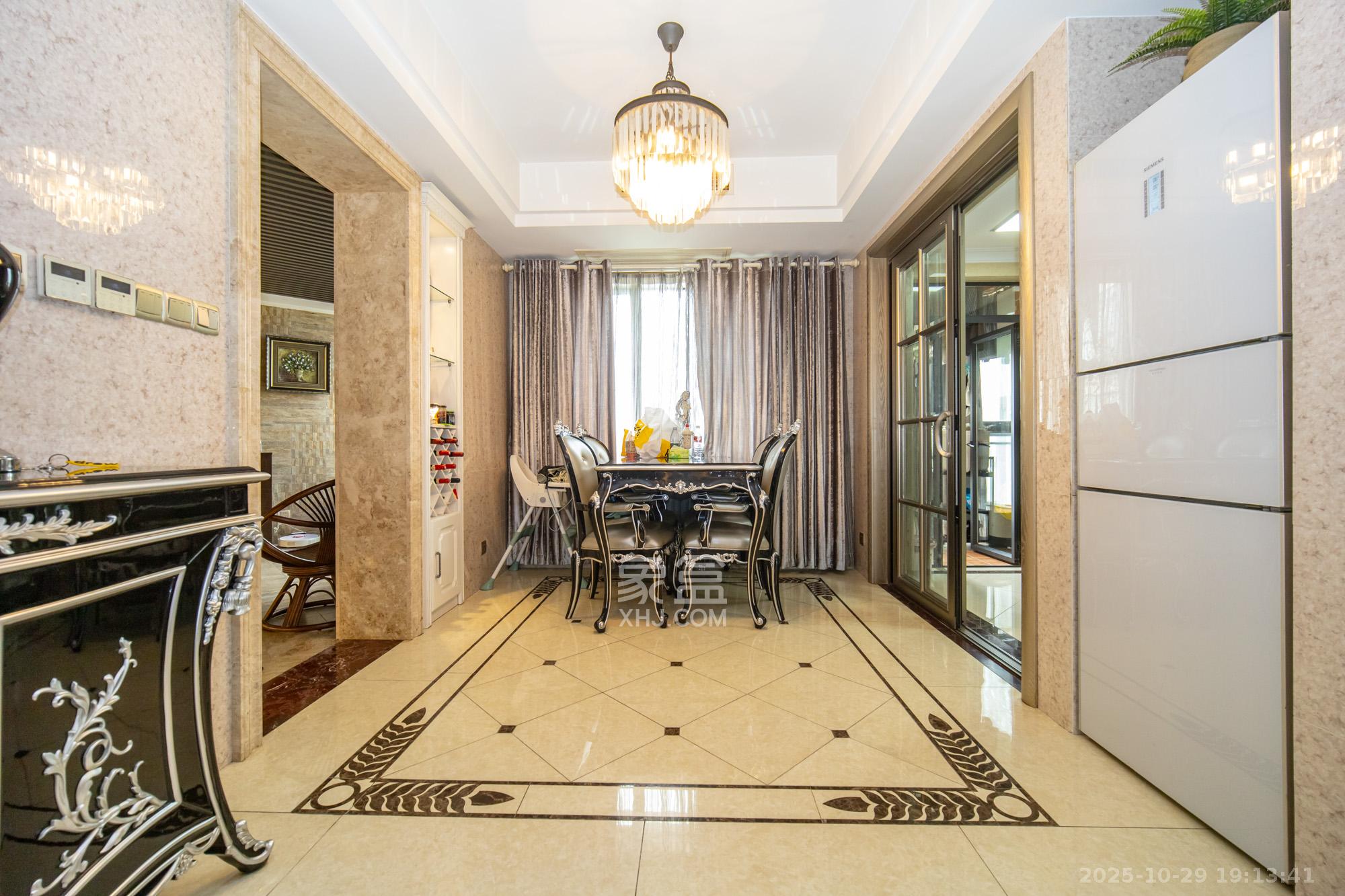 藏珑湖上国际花园  4室2厅2卫    268.0万其他