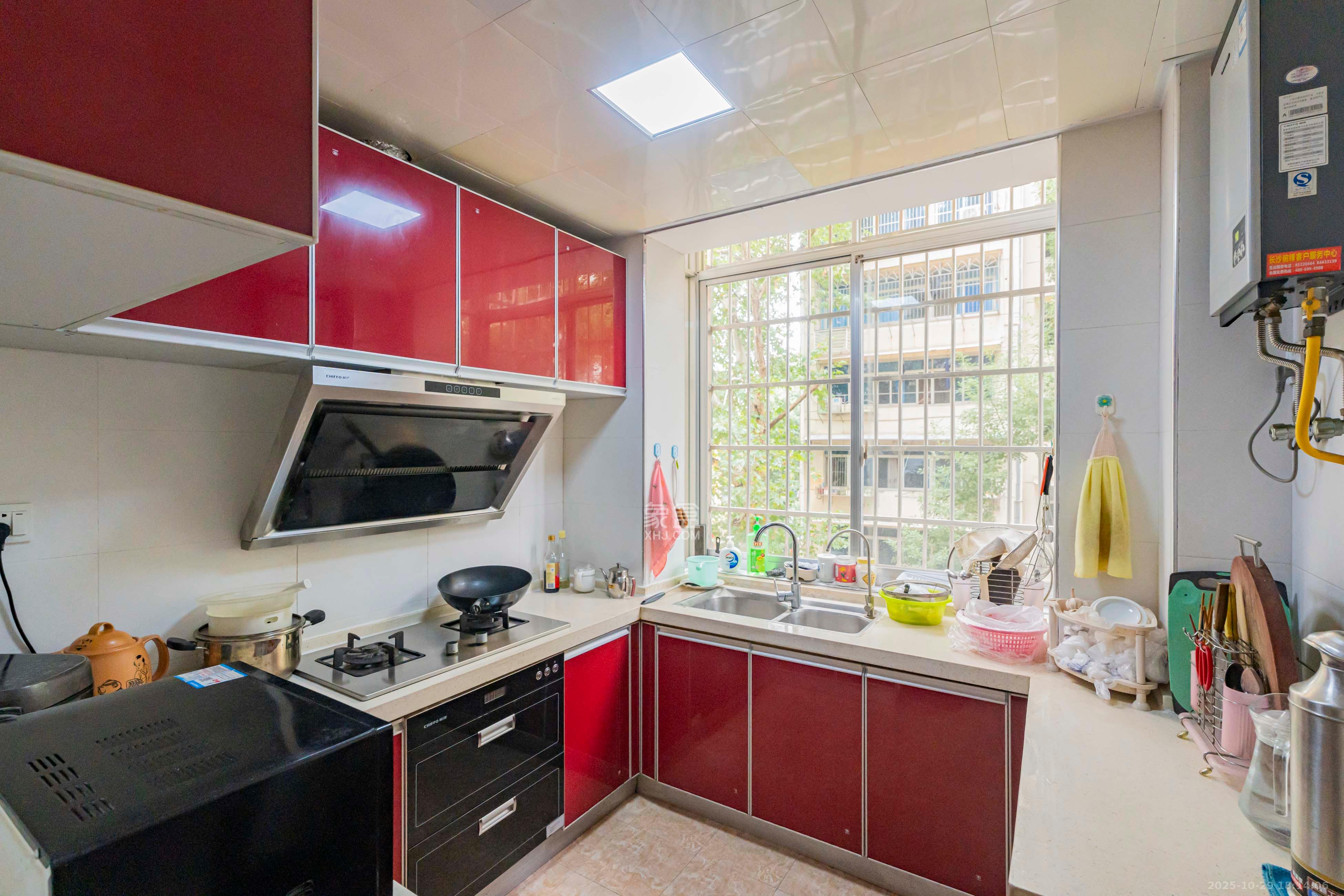 丝茅冲丽臣小区  2室2厅1卫    70.0万 丝茅冲丽臣小区  2室2厅1卫    70.0万厨房