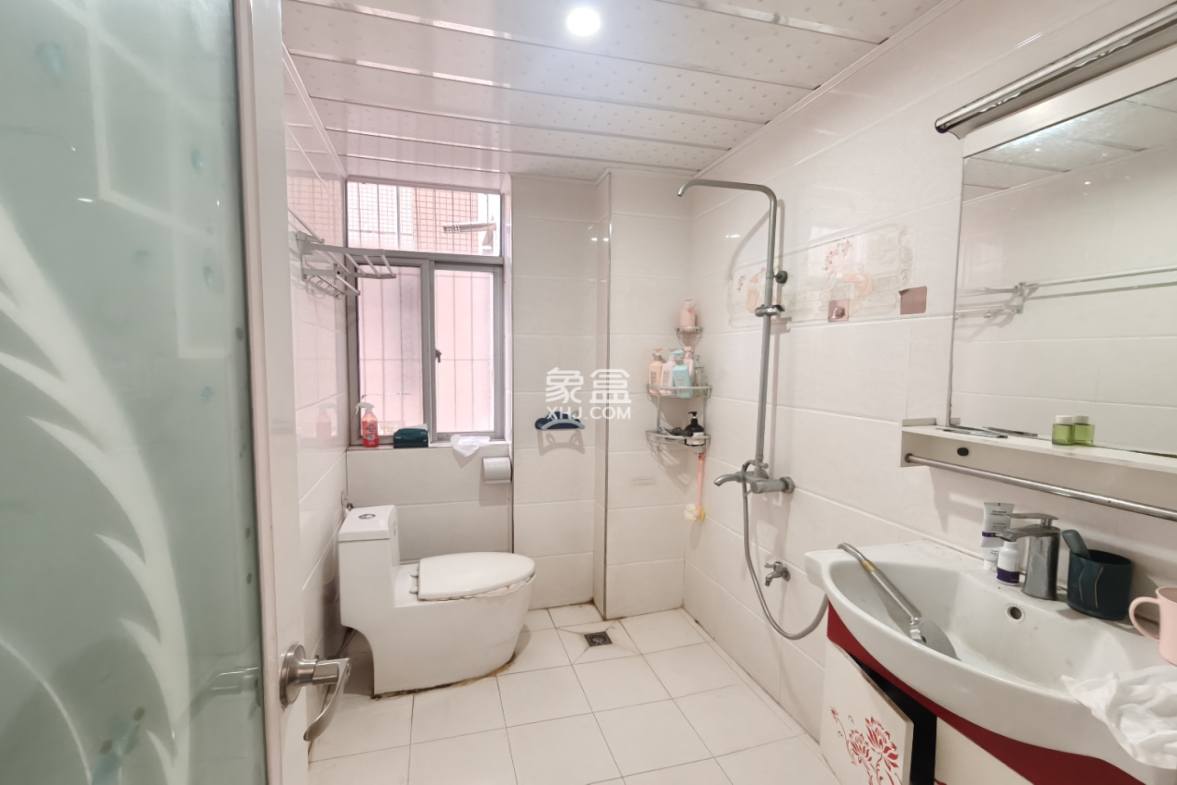 宝源花园 3室2厅1卫 2300.0元/月 宝源花园 3室2厅1卫 2300.0元/月室内图