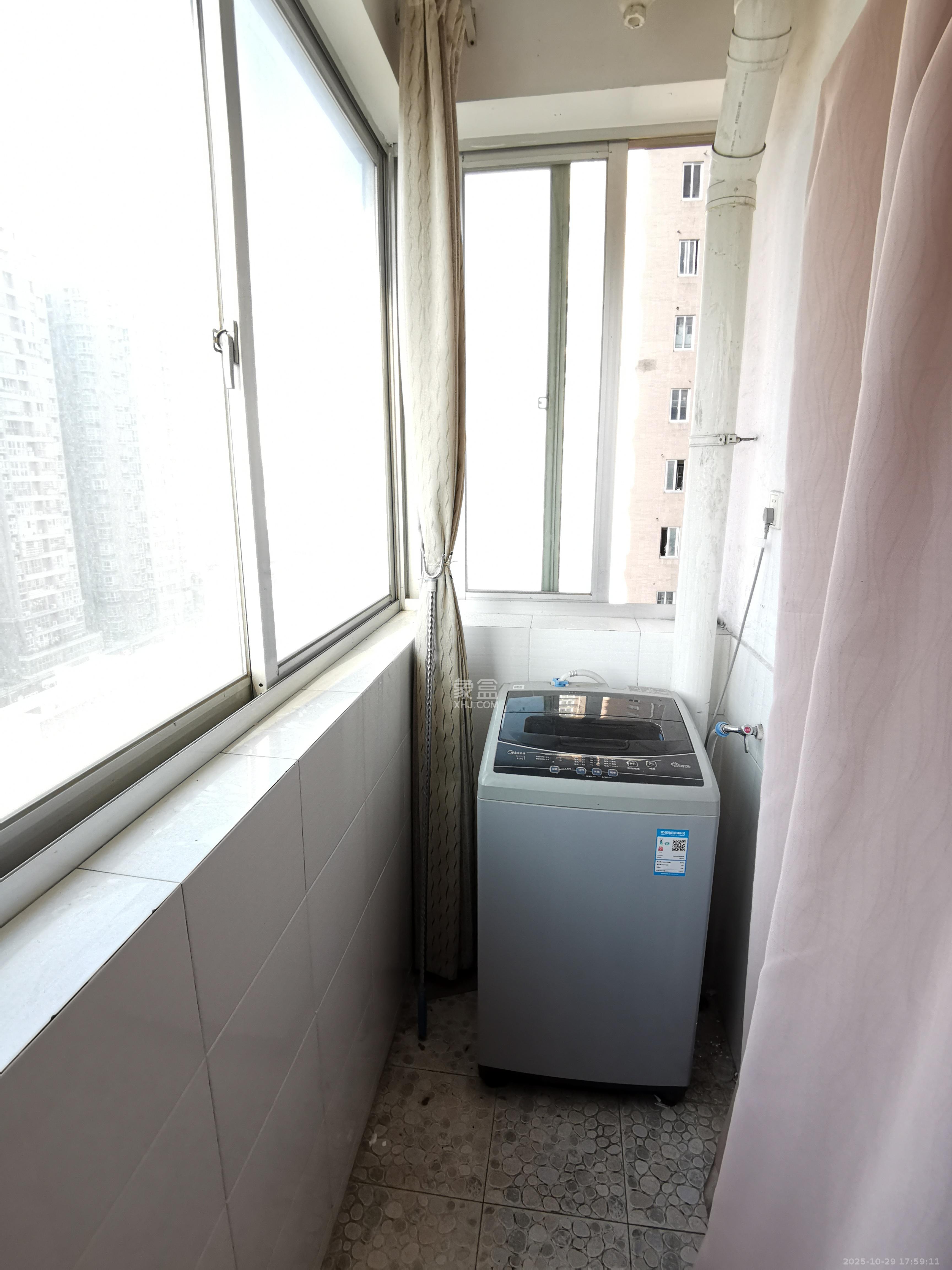 上河国际B座  1室2厅1卫    1500.0元/月 上河国际B座  1室2厅1卫    1500.0元/月室内图