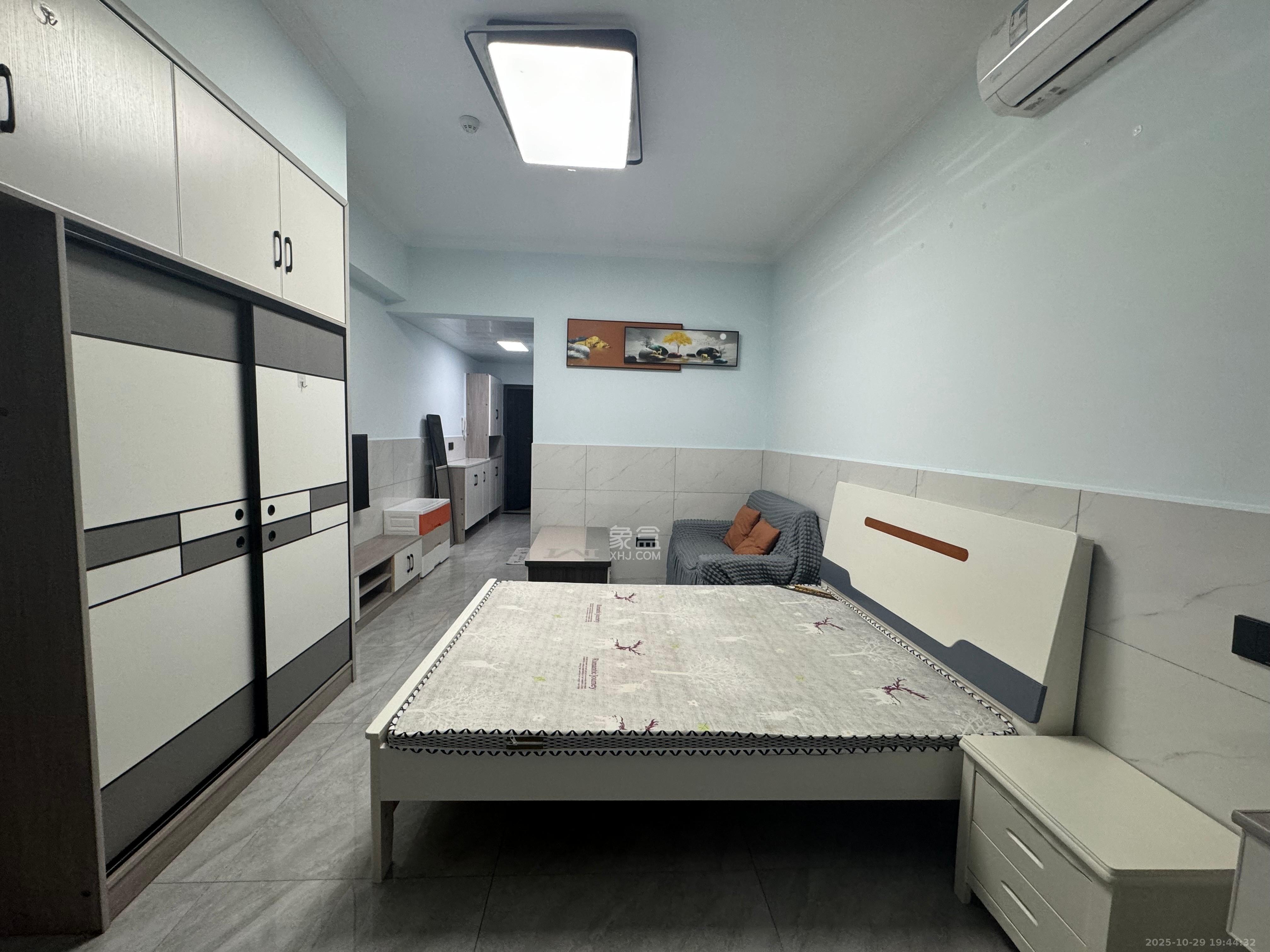 嘉雨兴园  1室0厅1卫    1700.0元/月 嘉雨兴园  1室0厅1卫    1700.0元/月室内图