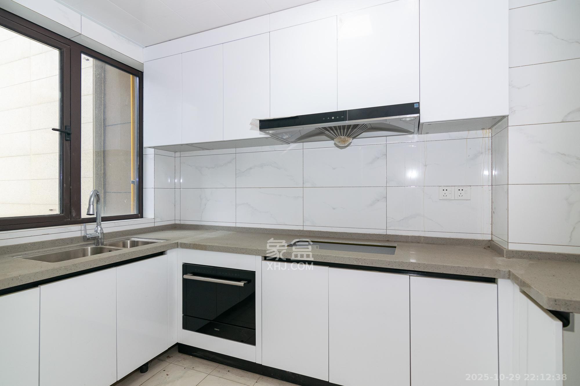 春晖花园  5室1厅2卫    110.0万 春晖花园  5室1厅2卫    110.0万厨房