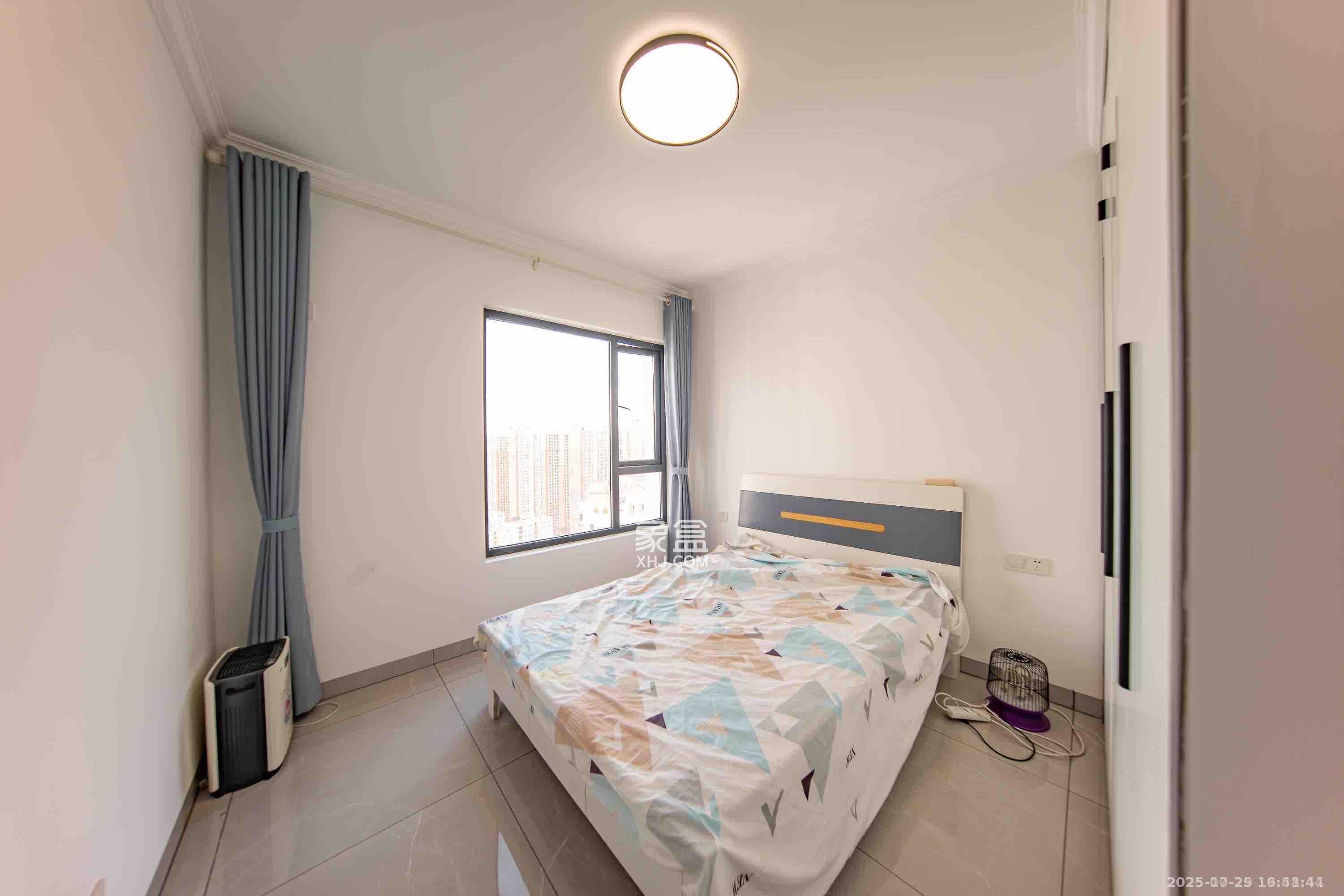 蔷薇国际 3室2厅2卫 2200.0元/月 蔷薇国际 3室2厅2卫 2200.0元/月室内图