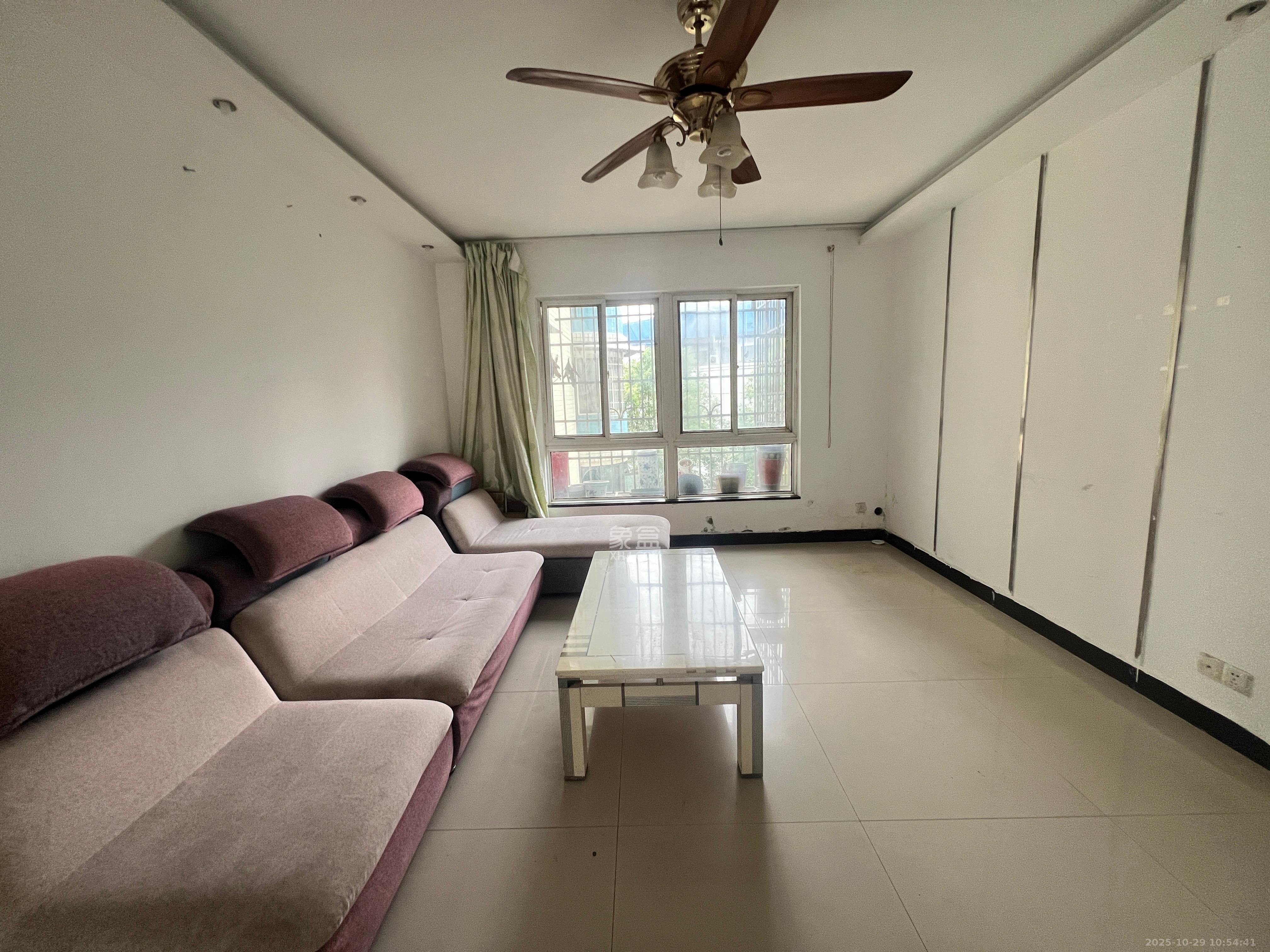 滨湖嘉园(湖滨小区)  2室2厅2卫    2500.0元/月 滨湖嘉园(湖滨小区)  2室2厅2卫    2500.0元/月室内图