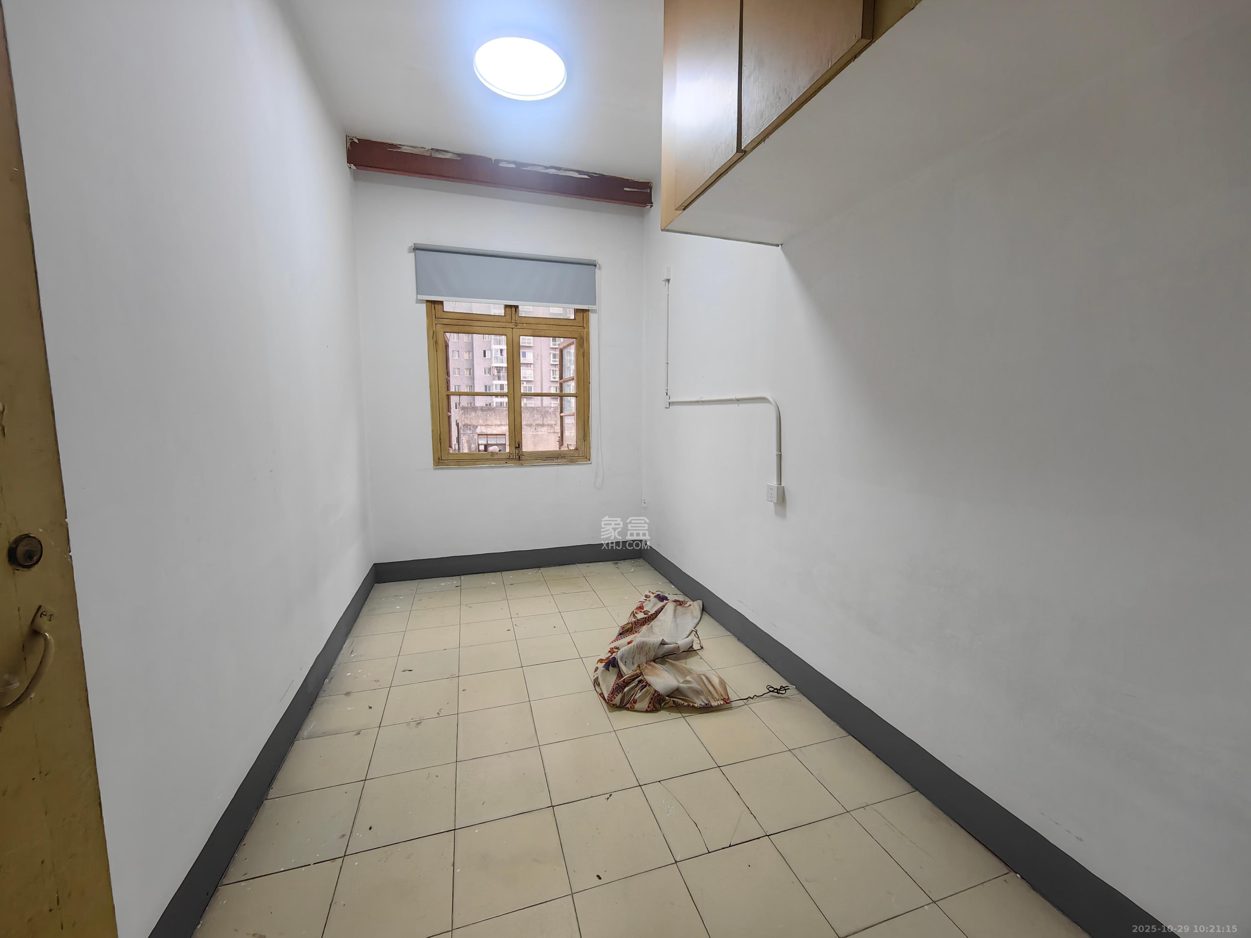 广电南院宿舍  3室2厅1卫    1400.0元/月室内图