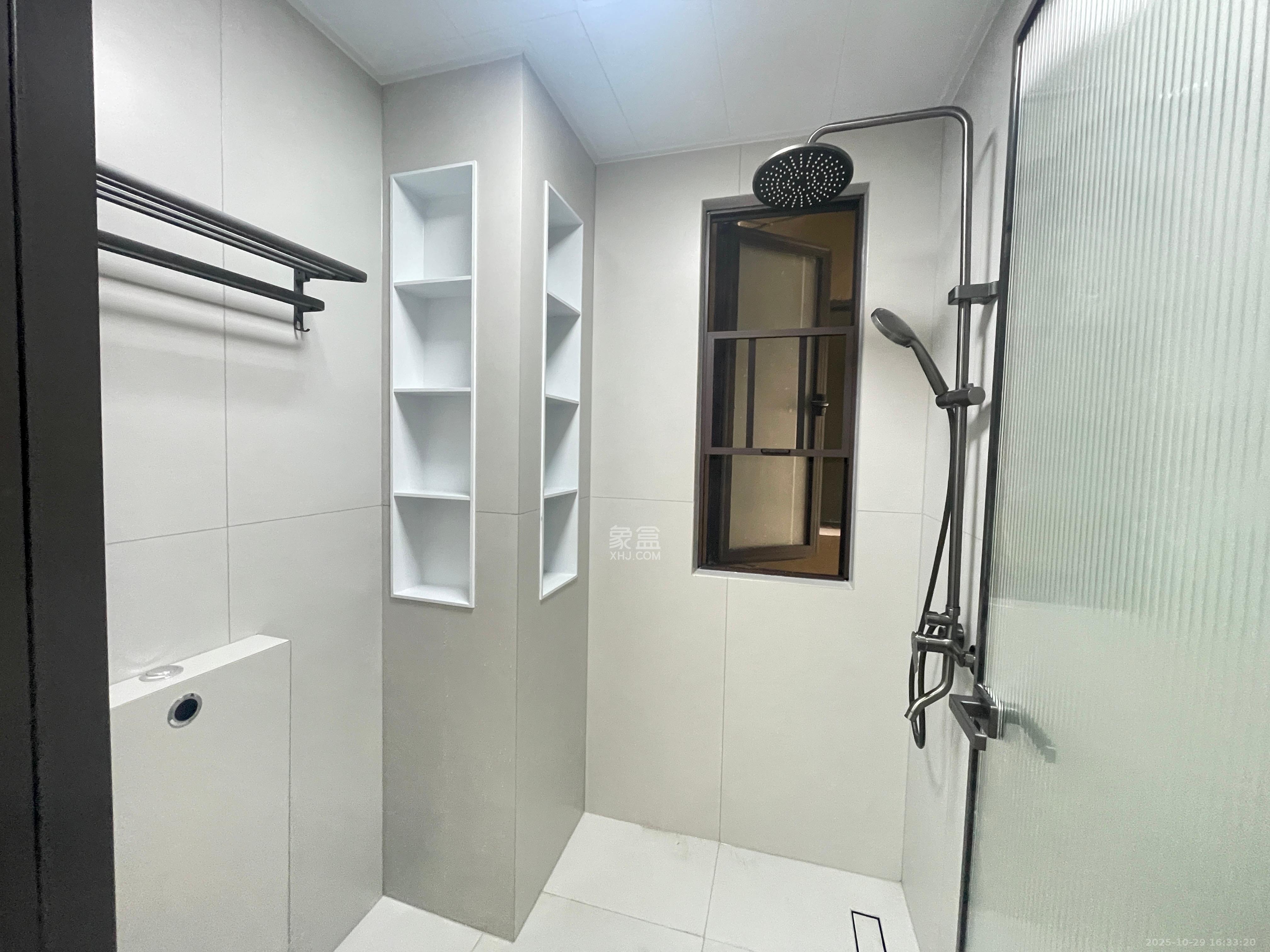 南益名士豪庭  2室1厅1卫    2500.0元/月 南益名士豪庭  2室1厅1卫    2500.0元/月室内图