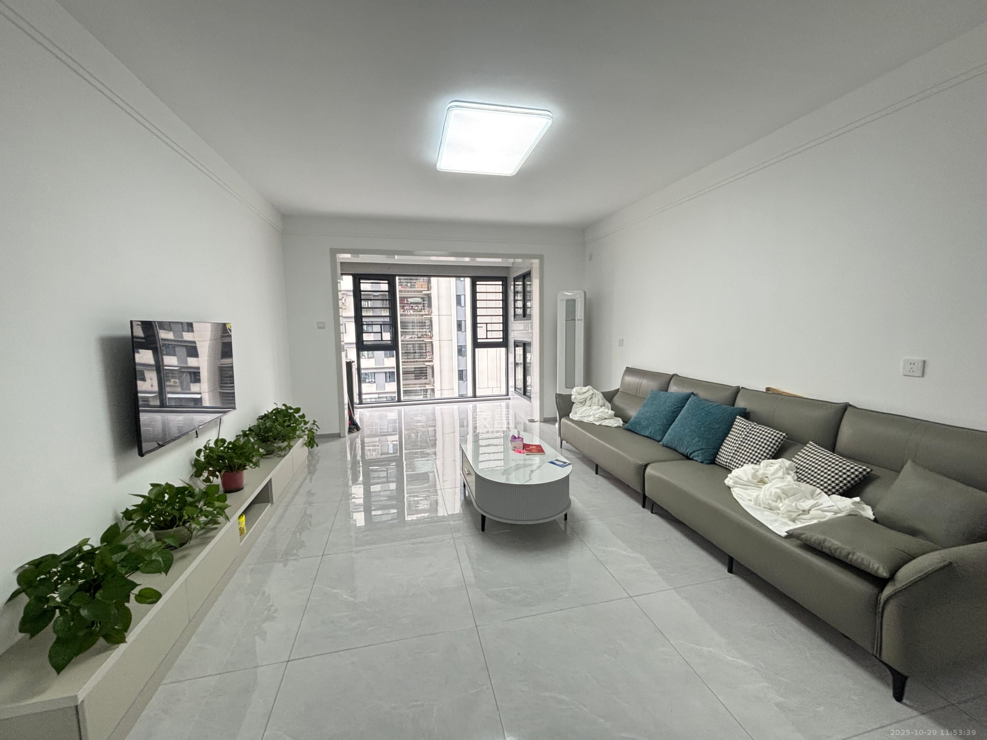 旭日嘉苑  3室2厅2卫    3400.0元/月室内图