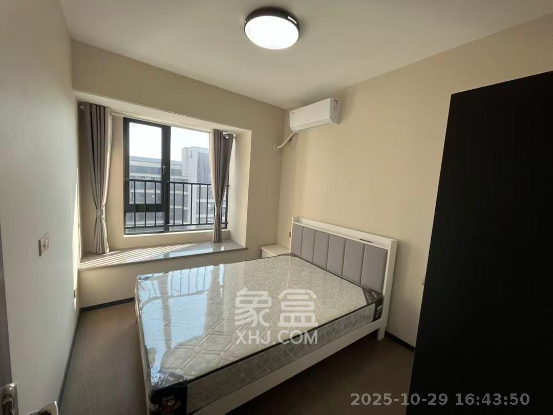 中海阅麓山二期  3室2厅2卫    3000.0元/月