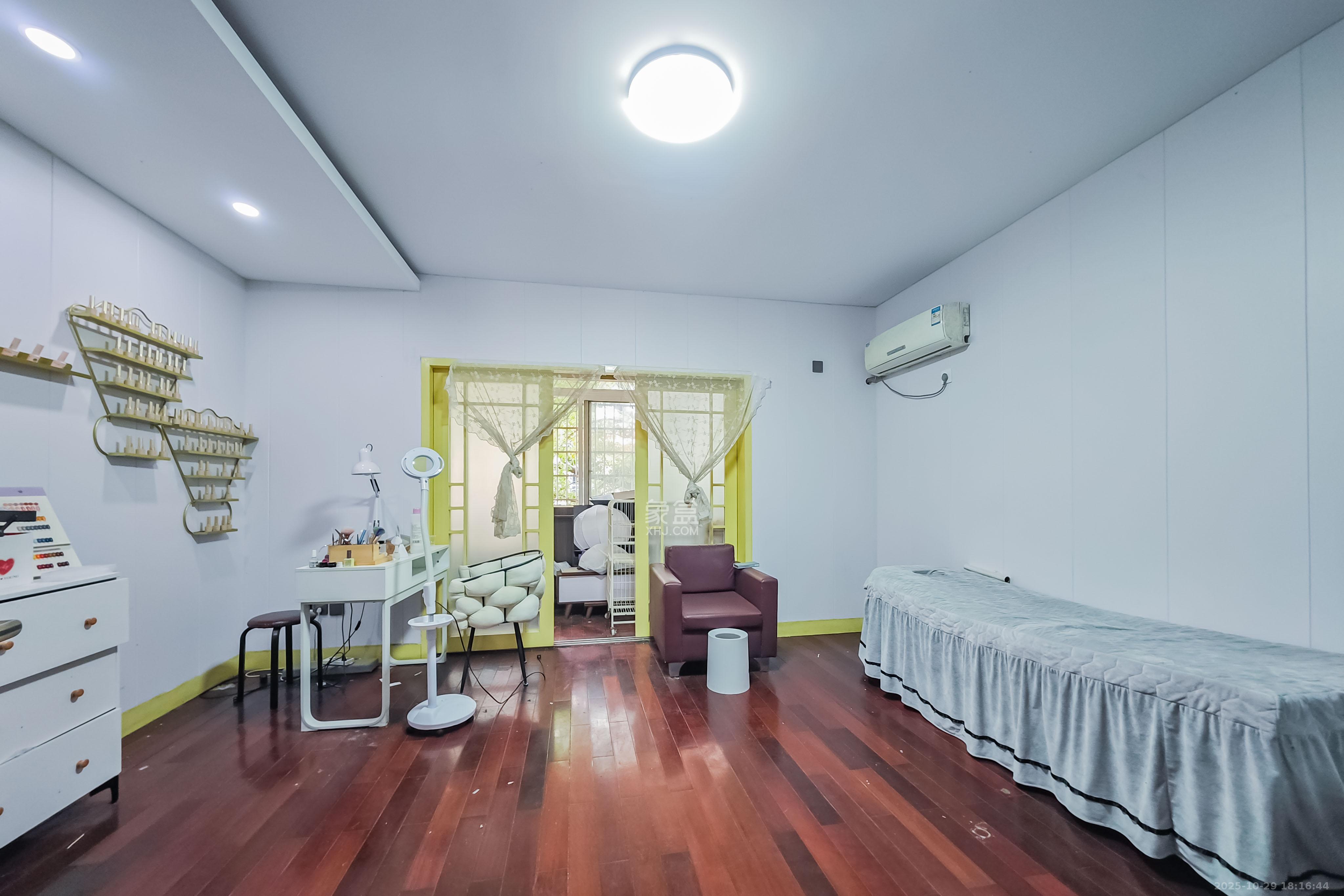 碧翠园（中房）  4室2厅3卫    188.0万卧室