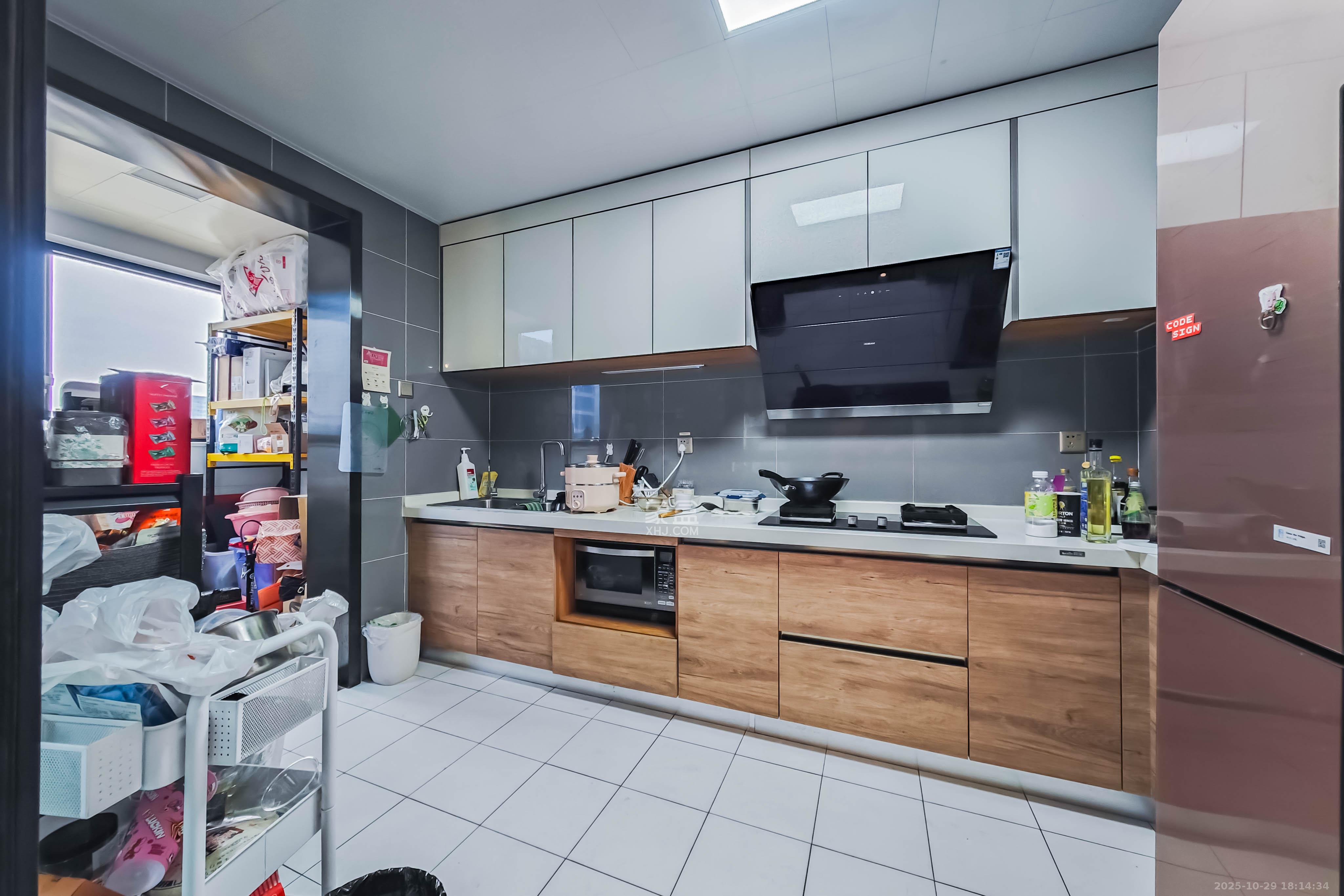 京武浪琴山一、二期  4室2厅2卫    368.0万厨房