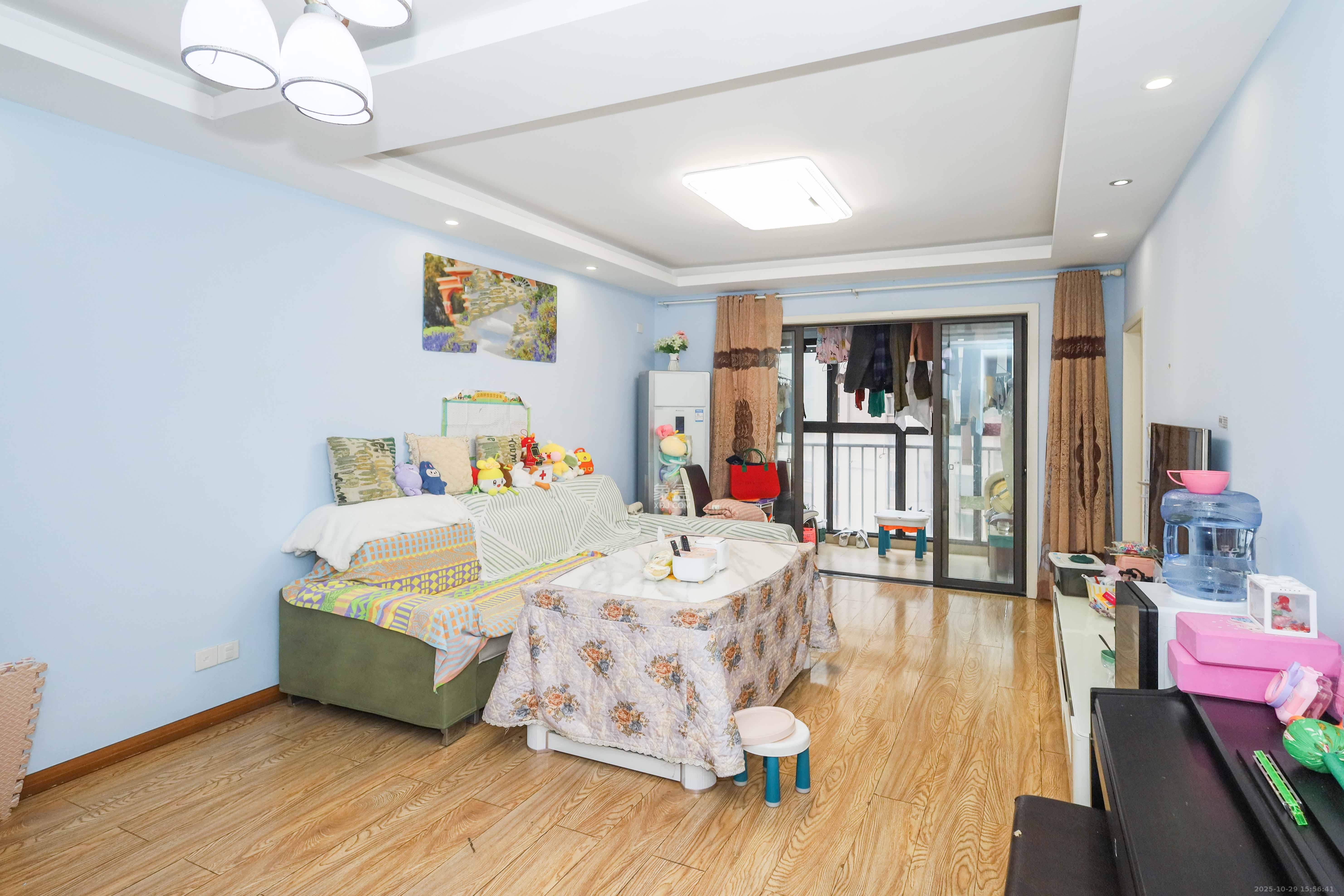 旭辉御府  3室2厅1卫    105.0万 旭辉御府  3室2厅1卫    105.0万客厅