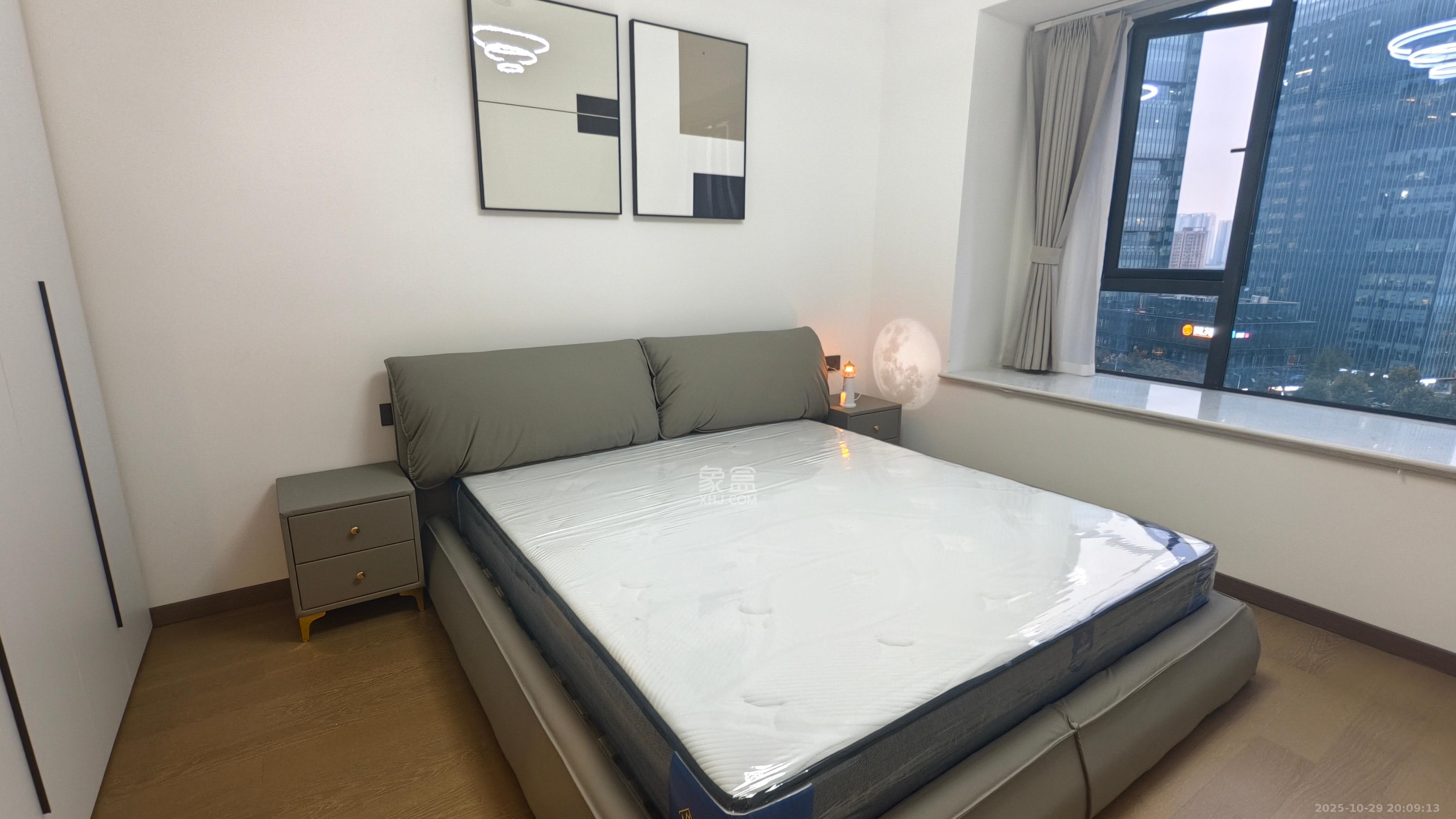 绿地V岛  4室2厅2卫    4800.0元/月室内图