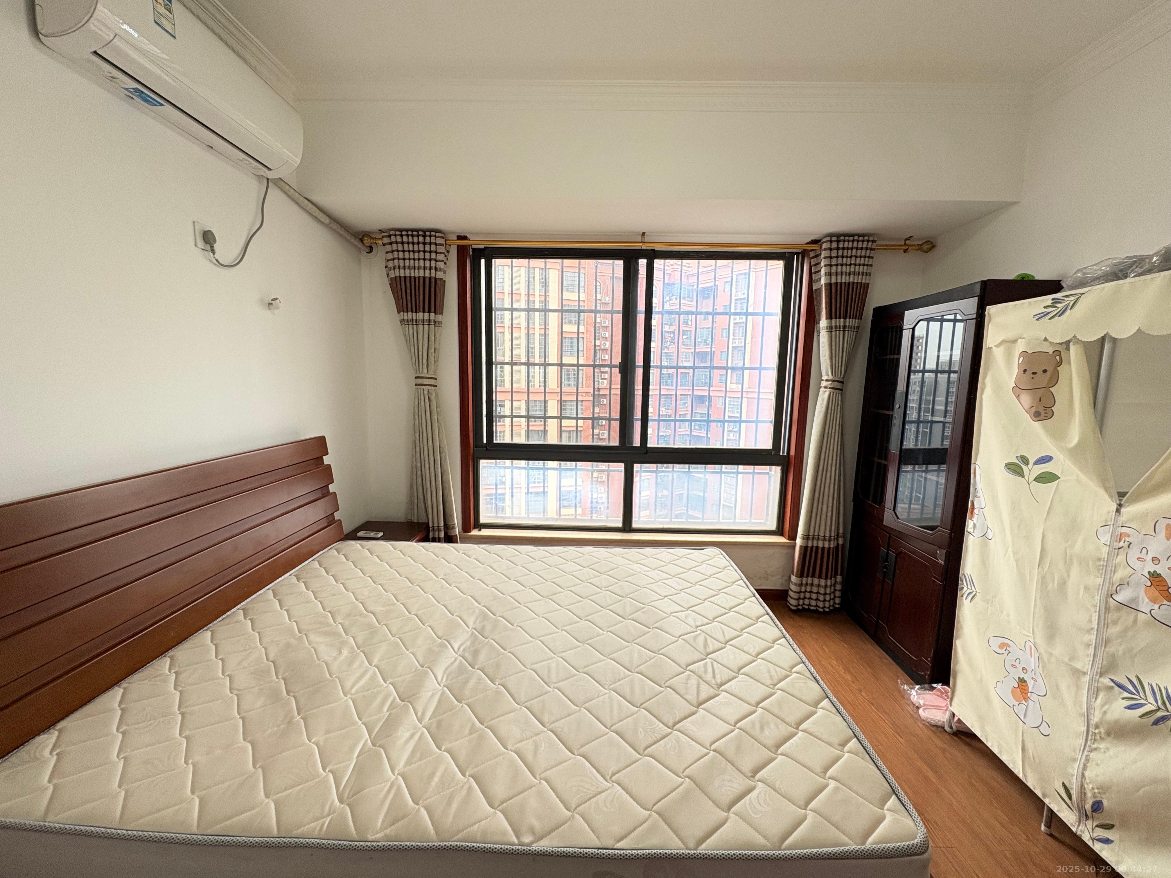 海德公园  3室2厅2卫    2100.0元/月 海德公园  3室2厅2卫    2100.0元/月室内图