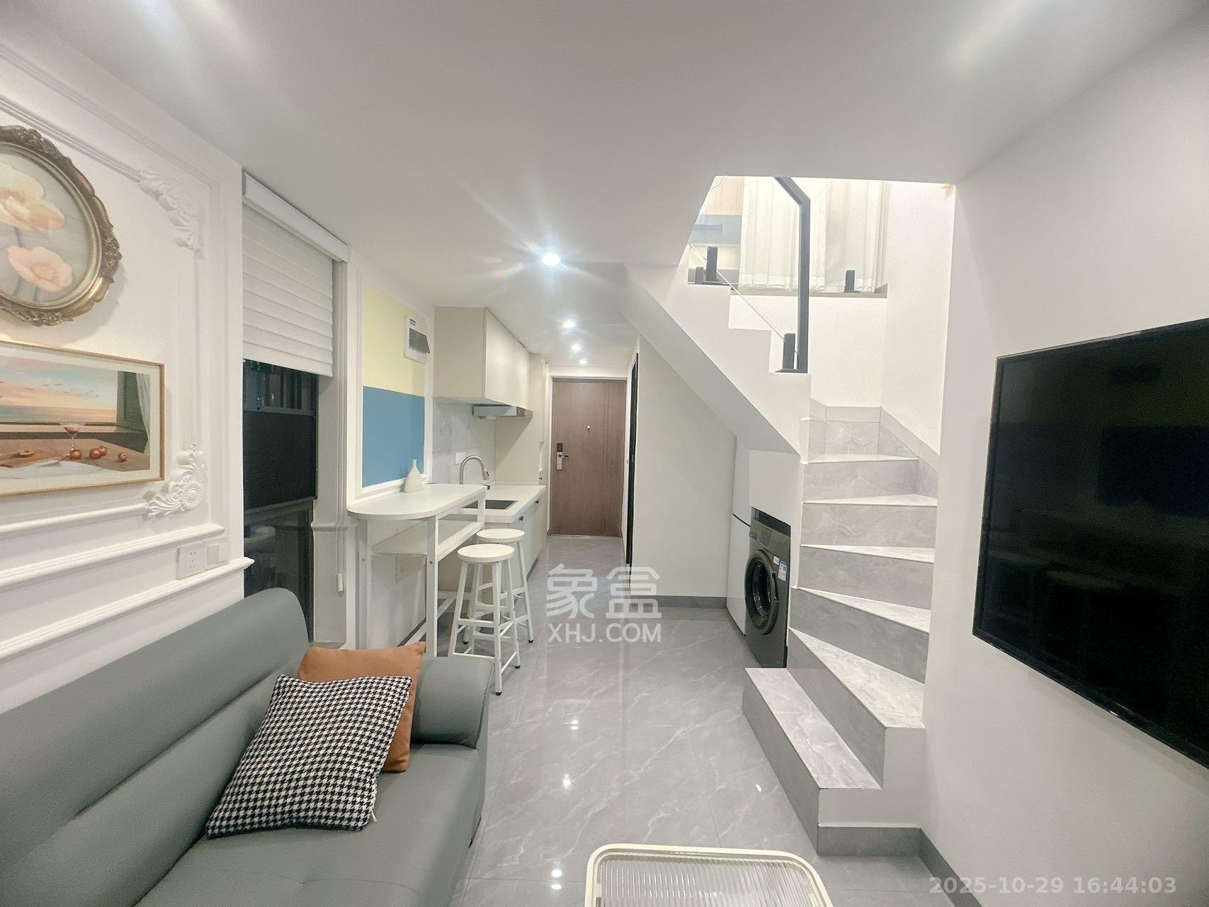 卓越中寰 2室1厅1卫 2200.0元/月 卓越中寰 2室1厅1卫 2200.0元/月室内图